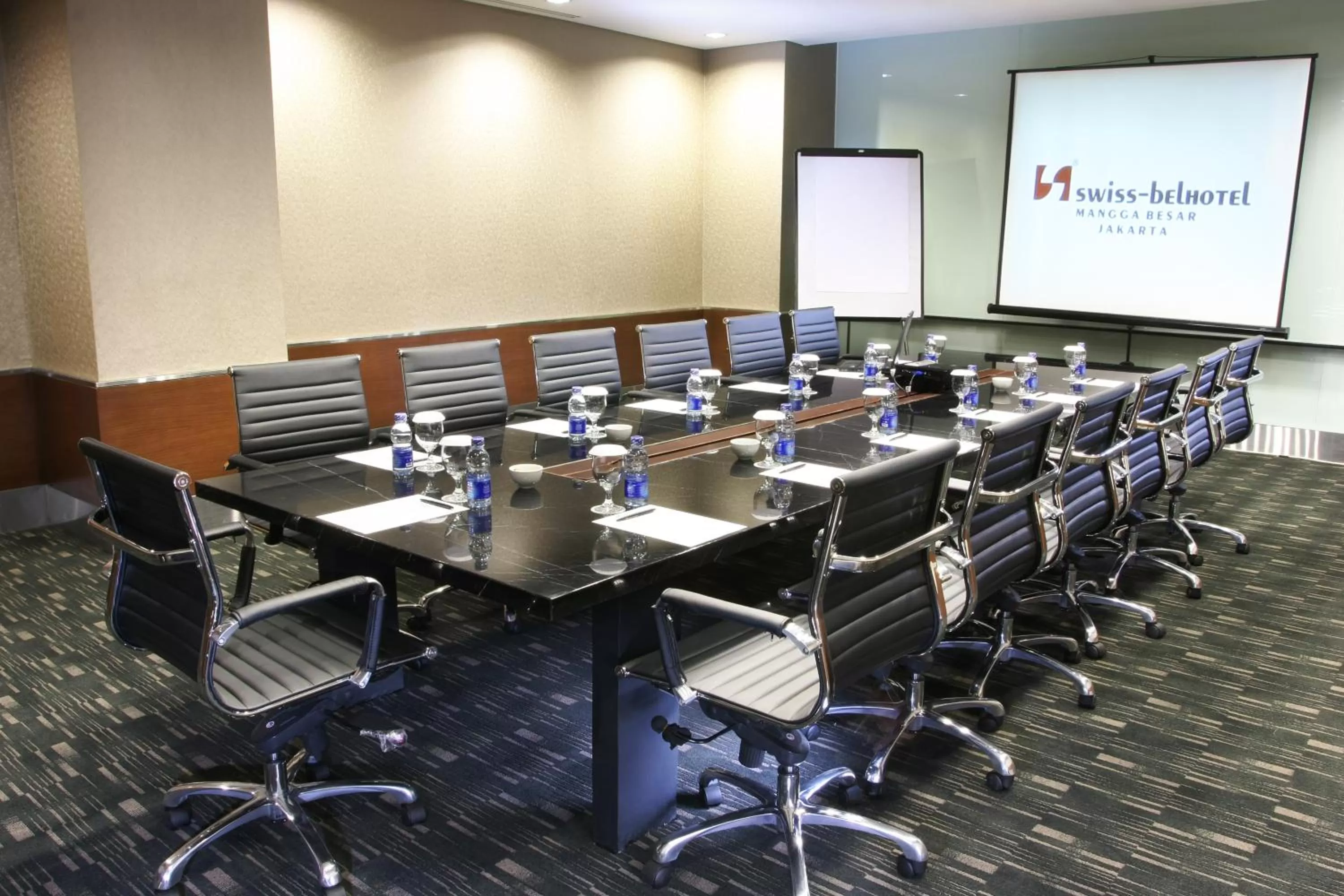 Business facilities, Business Area/Conference Room in Swiss-Belhotel Mangga Besar