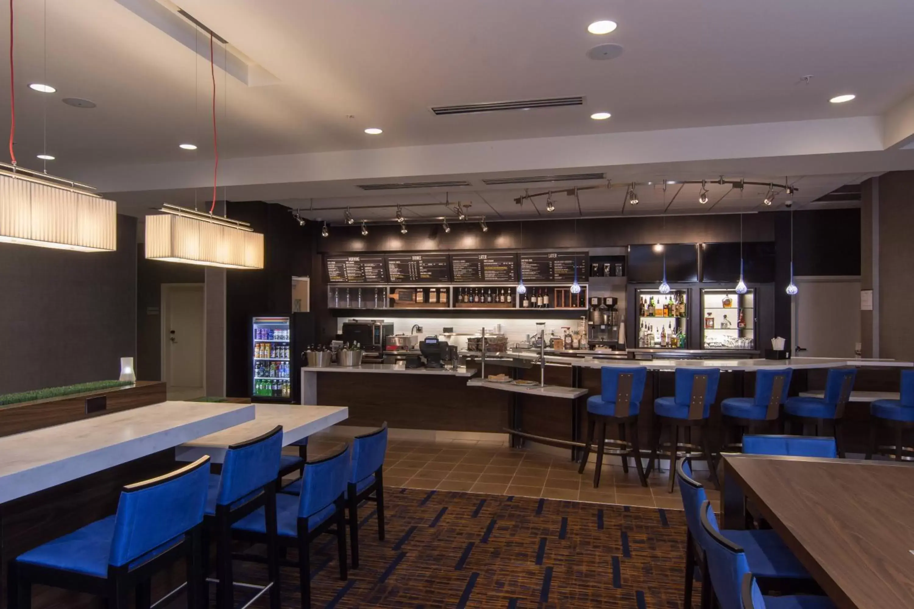 Restaurant/places to eat, Lounge/Bar in Courtyard by Marriott Raleigh-Durham Airport/Brier Creek