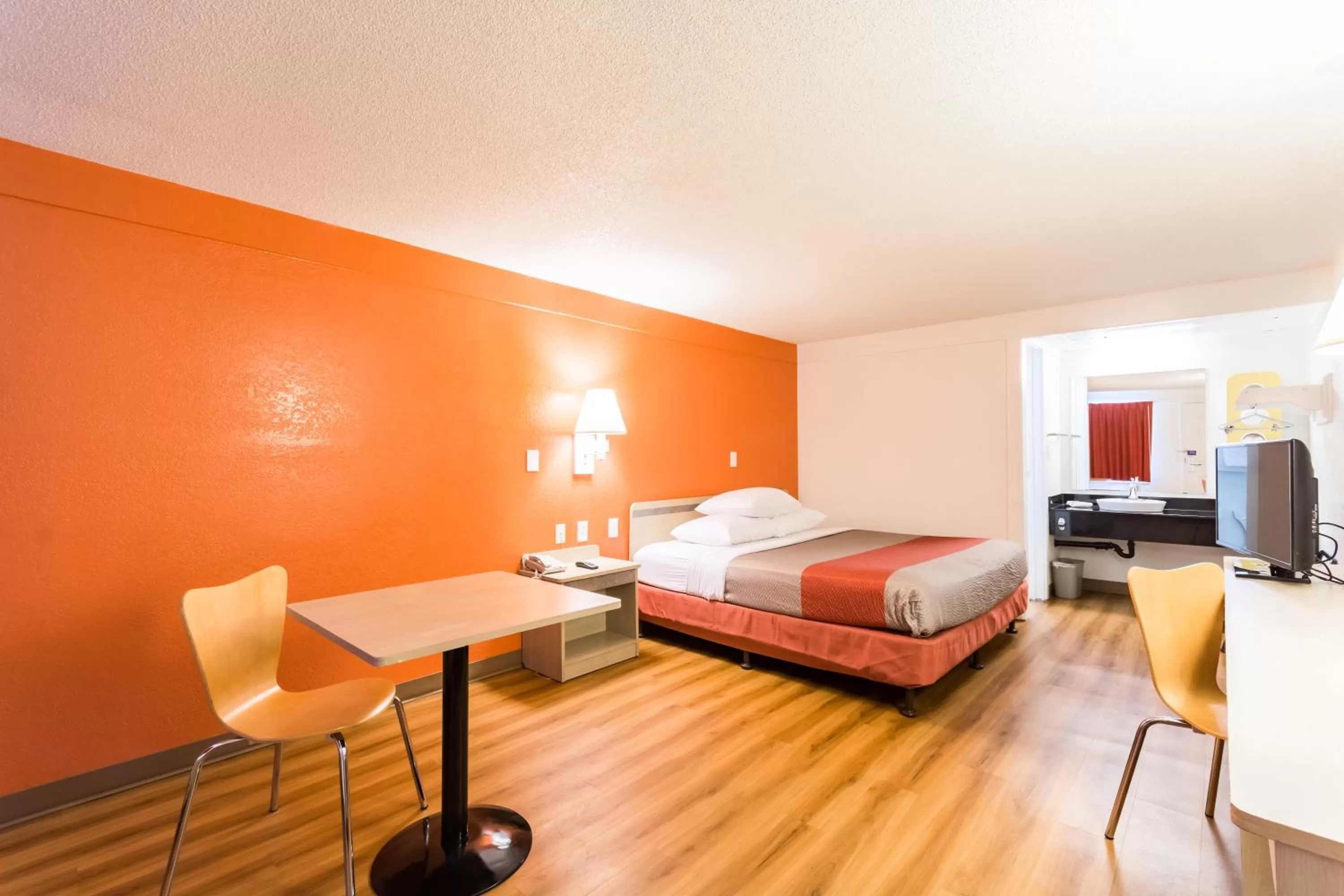 Bedroom, Bed in Travelodge by Wyndham Essington / Philadelphia Airport