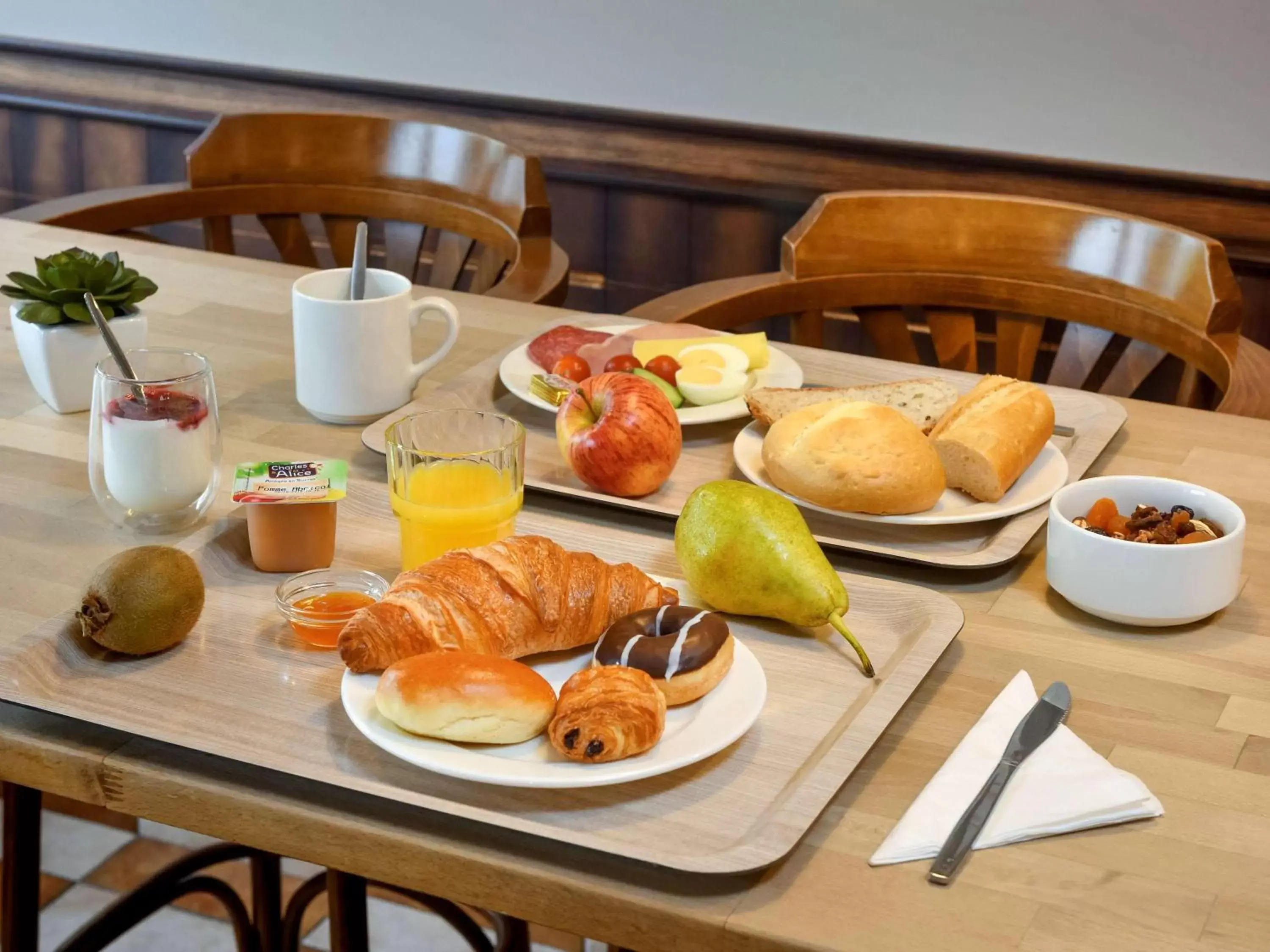 Restaurant/places to eat, Breakfast in ibis Charleroi Centre Gare