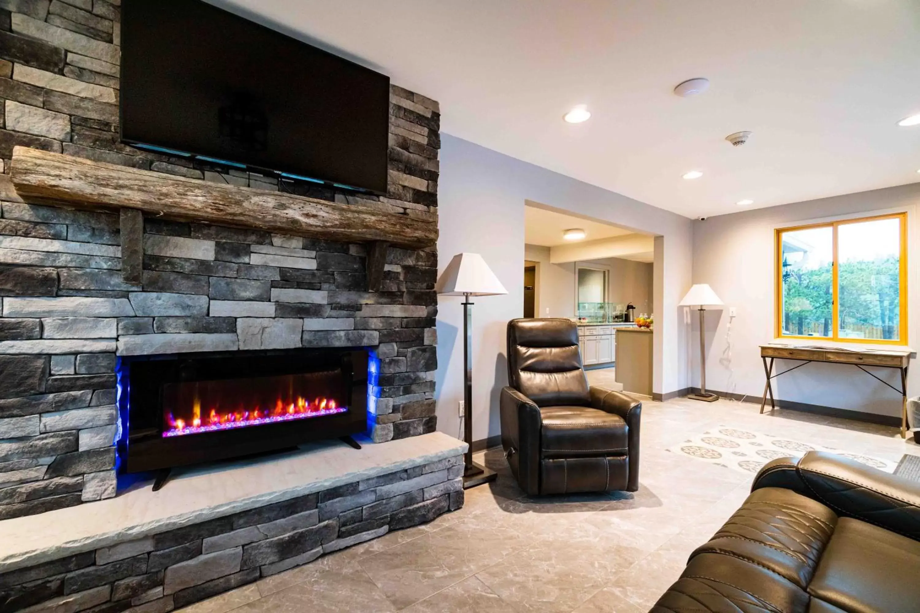 Lobby or reception, TV/Entertainment Center in The Inn at Canaan