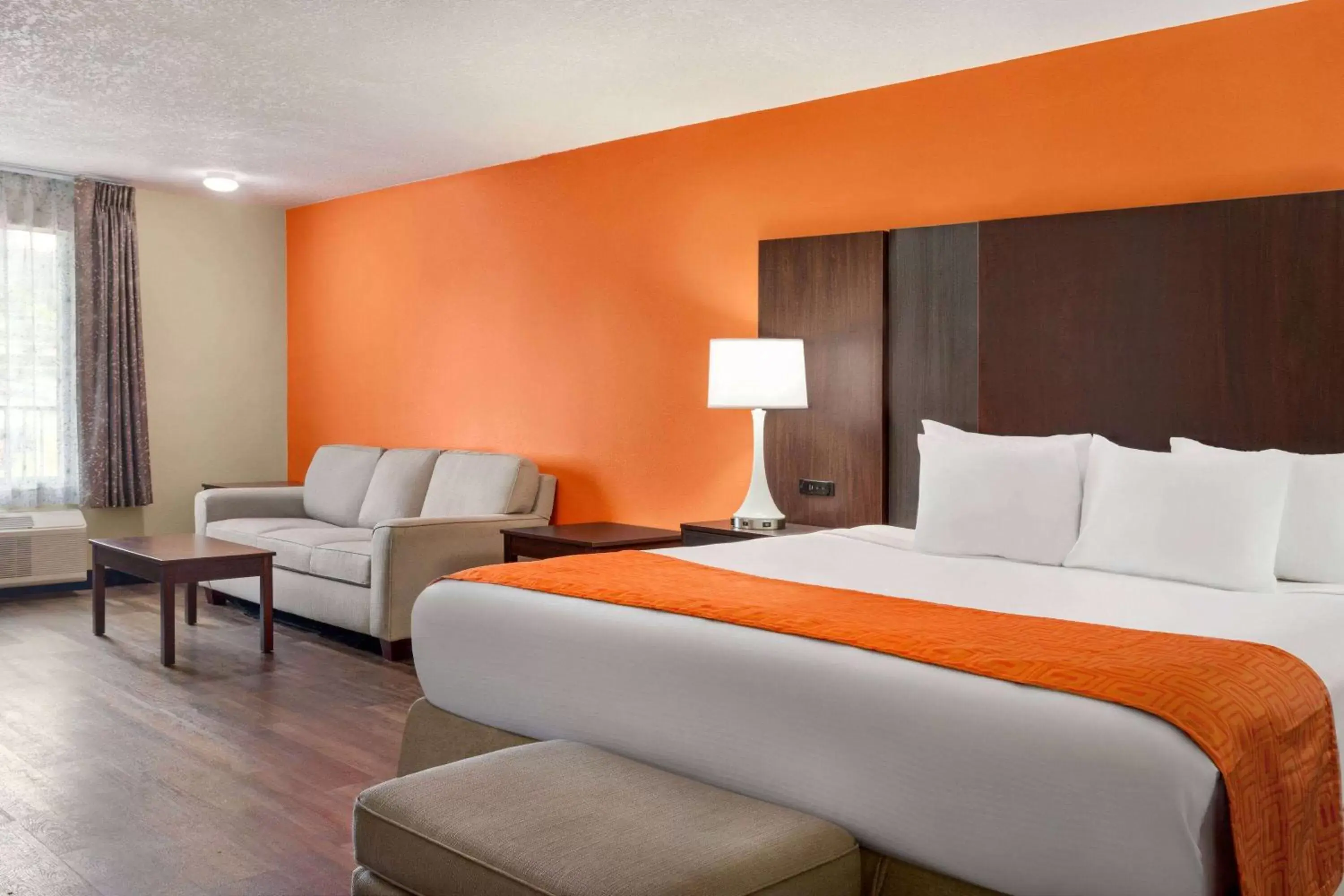 Bed in Howard Johnson by Wyndham Pigeon Forge