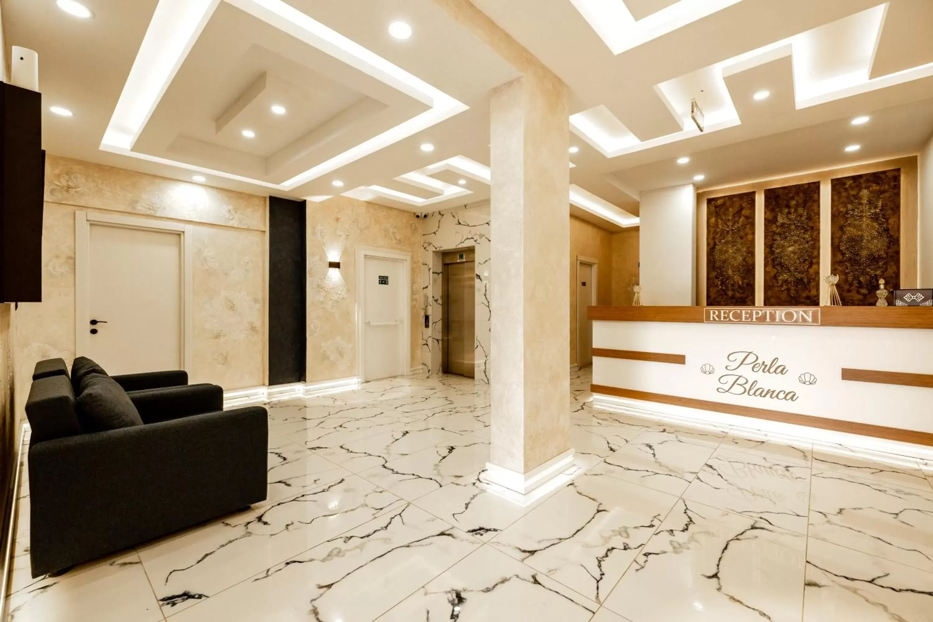 Property building, Lobby/Reception in Perla Blanca Hotel