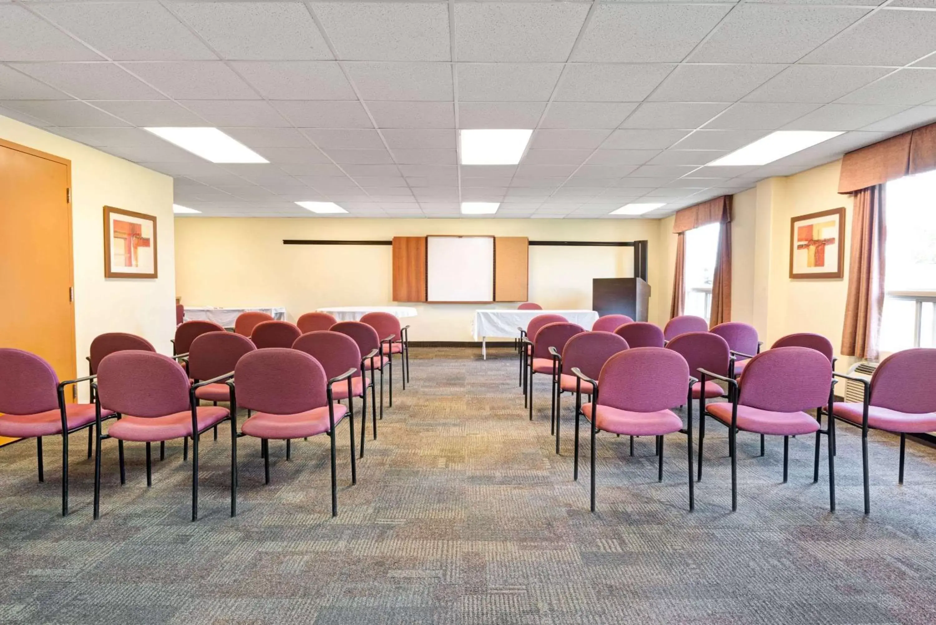 Meeting/conference room in Super 8 by Wyndham Barrie