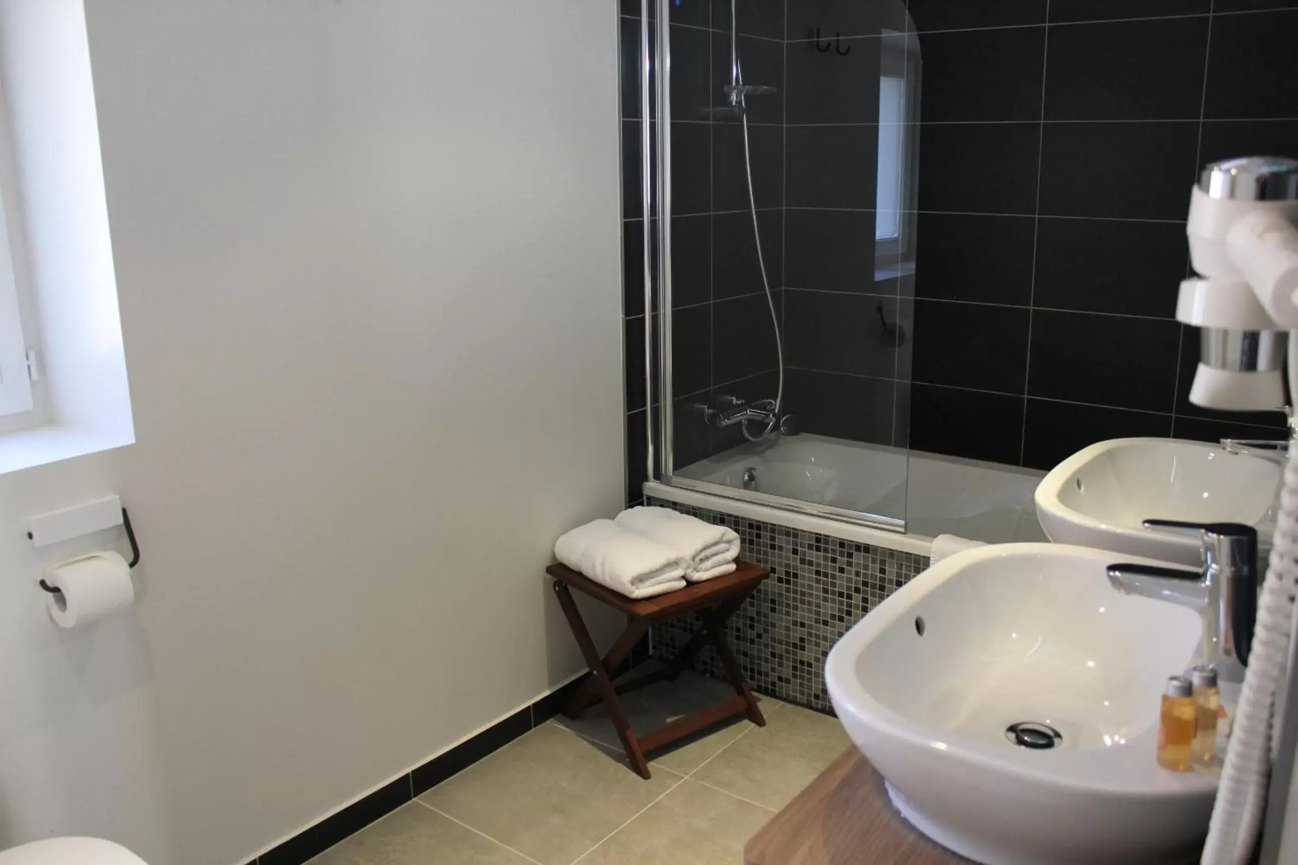 Toilet, Bathroom in Hôtel Central