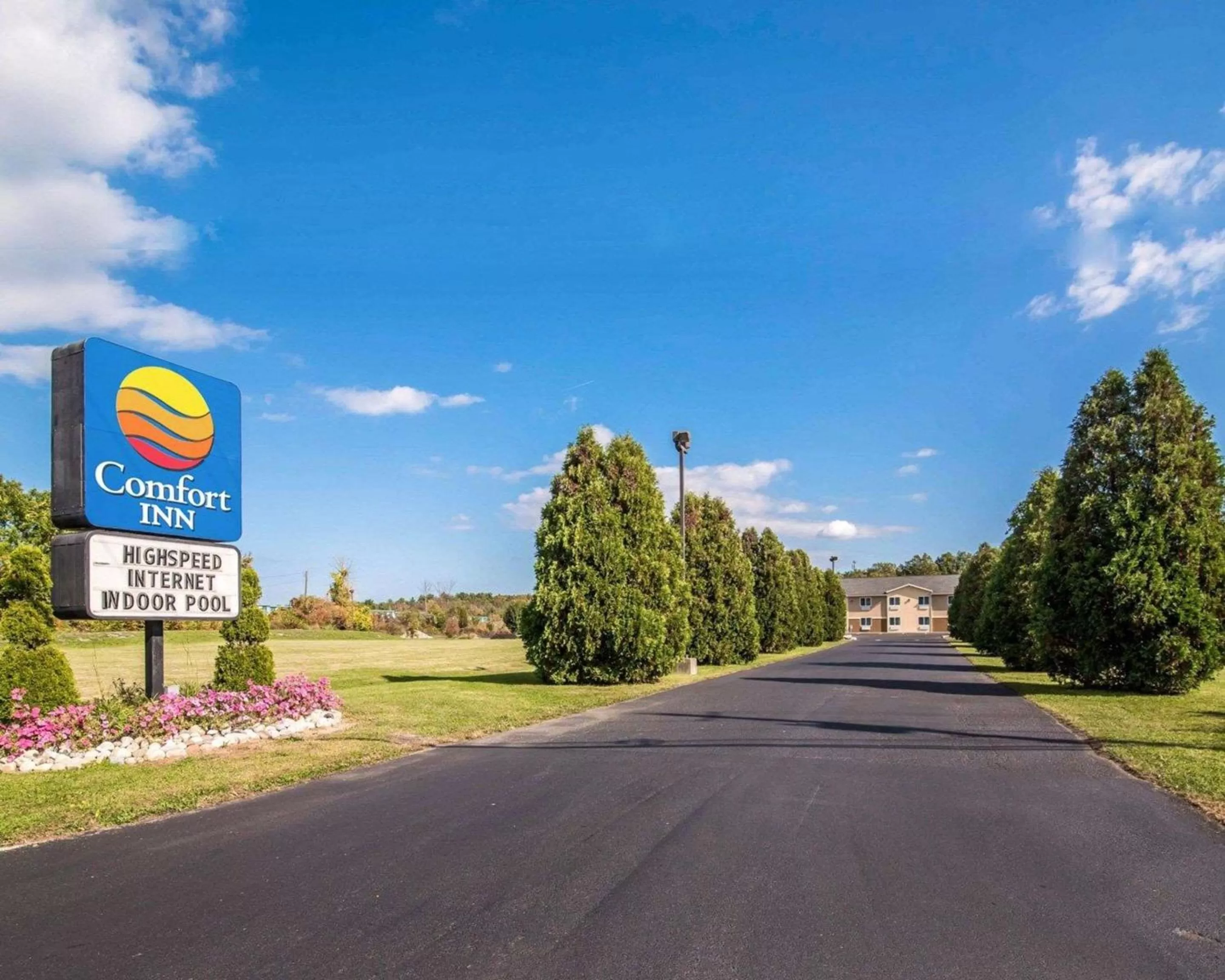 Property building in Comfort Inn Saugerties