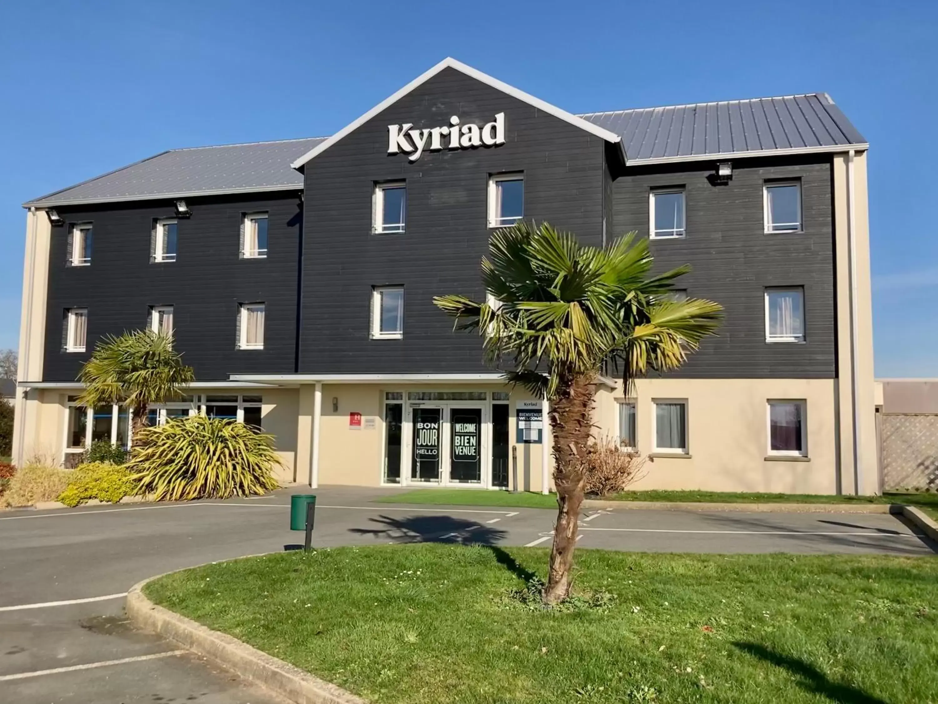 Property Building in Kyriad Dol-de-Bretagne