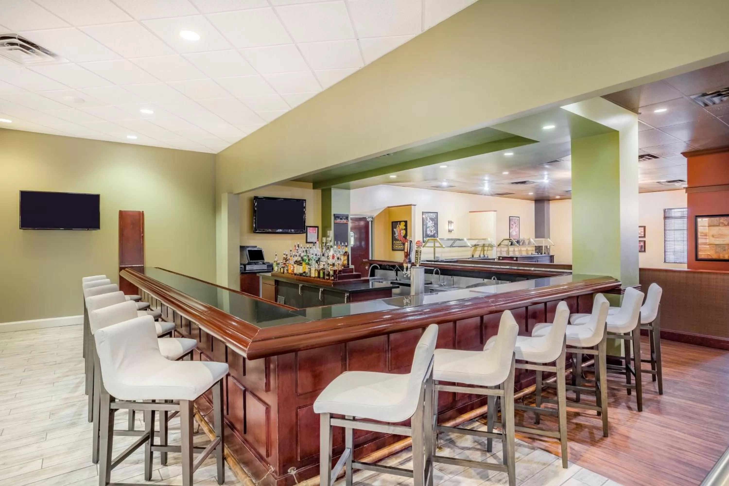 Lounge or bar in Holiday Inn Lafayette-City Centre by IHG