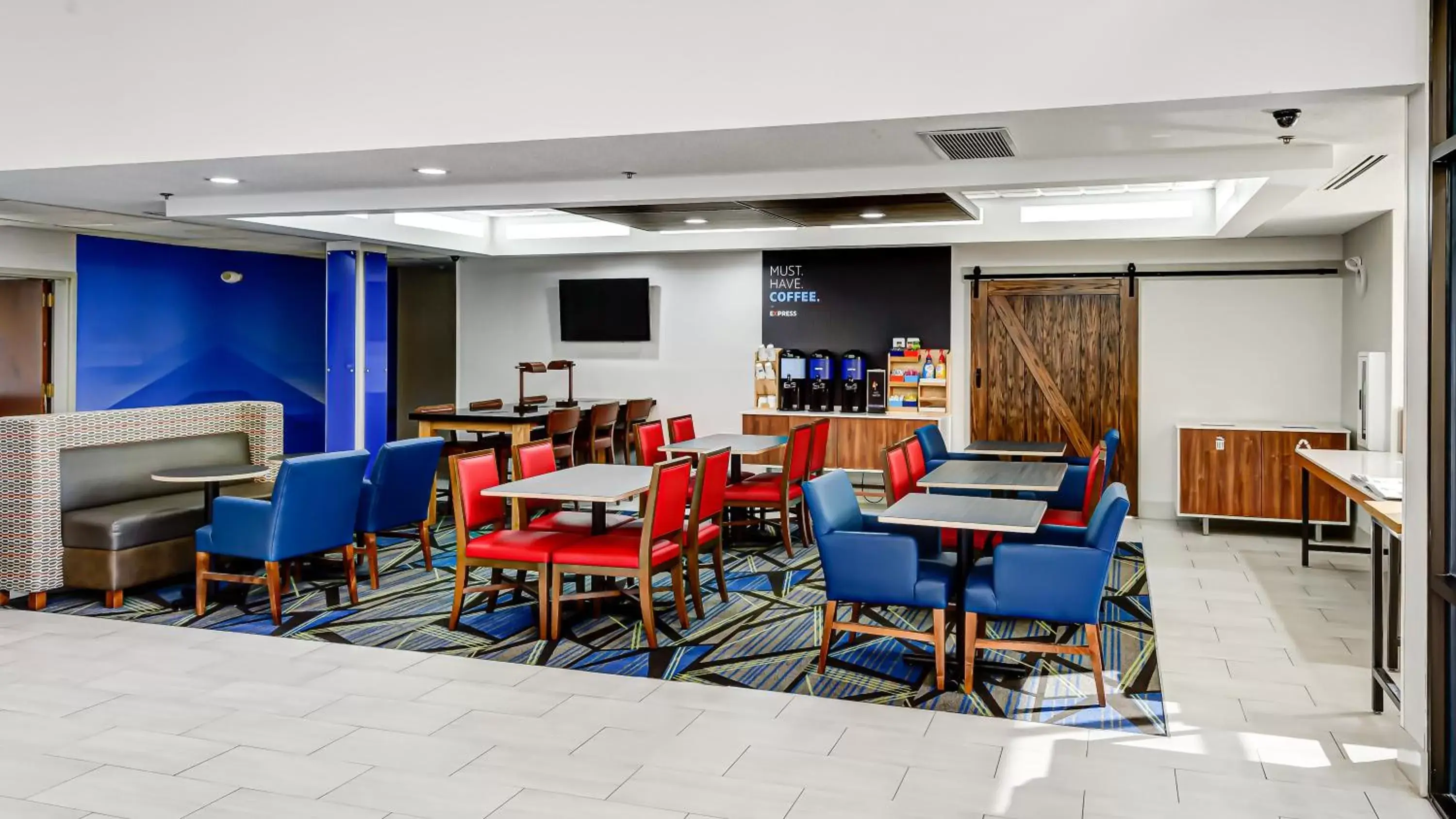 Breakfast, Restaurant/Places to Eat in Holiday Inn Express Hillsborough-Durham Area, an IHG Hotel