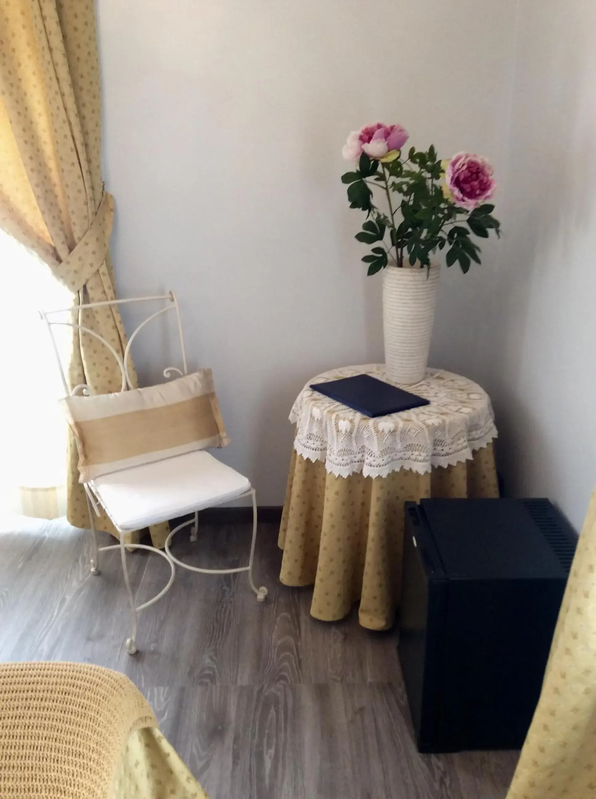 Decorative detail, Seating Area in Hotel Ponte Sassi