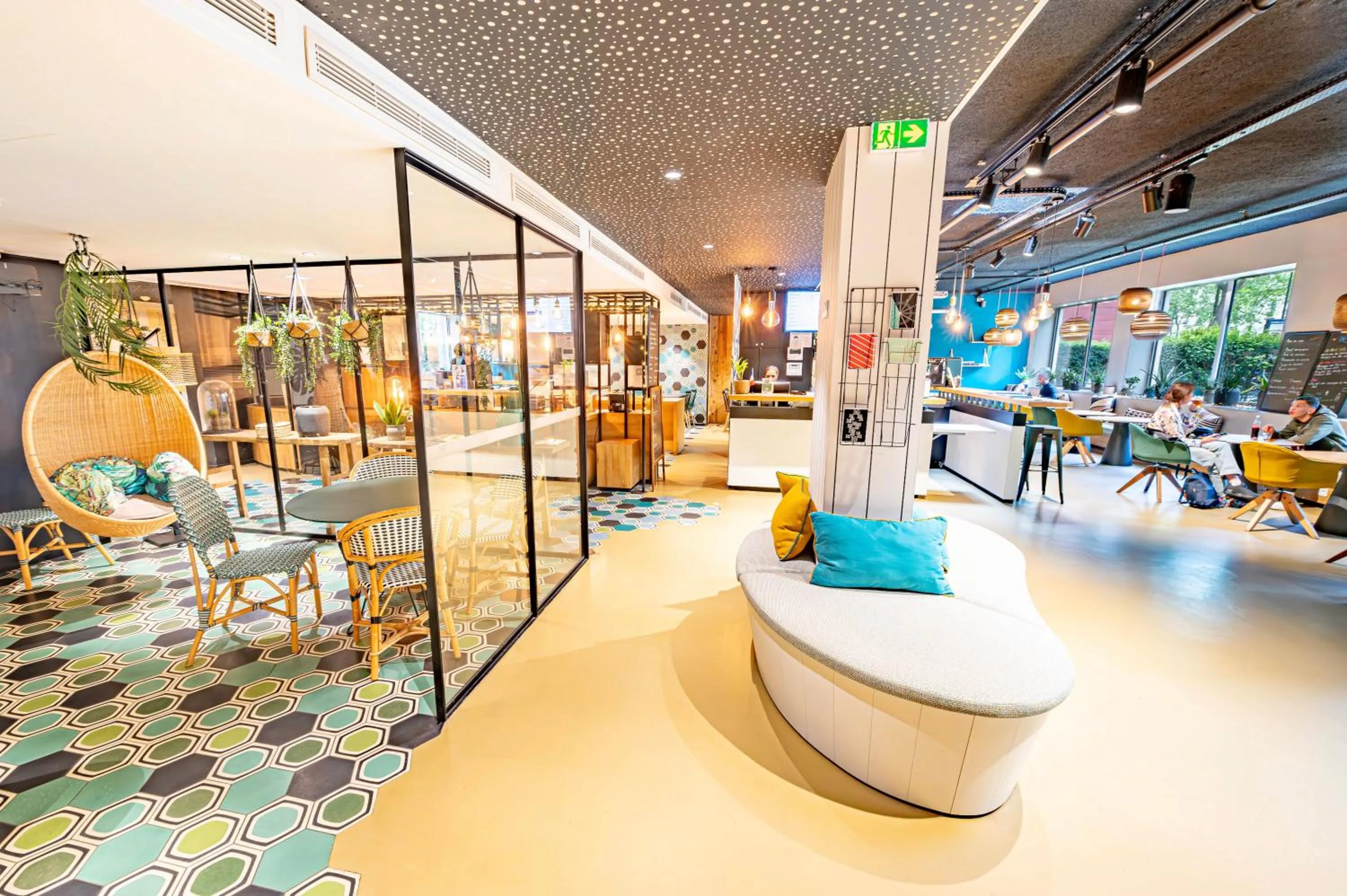 Living room in ibis Styles Paris 16 Boulogne