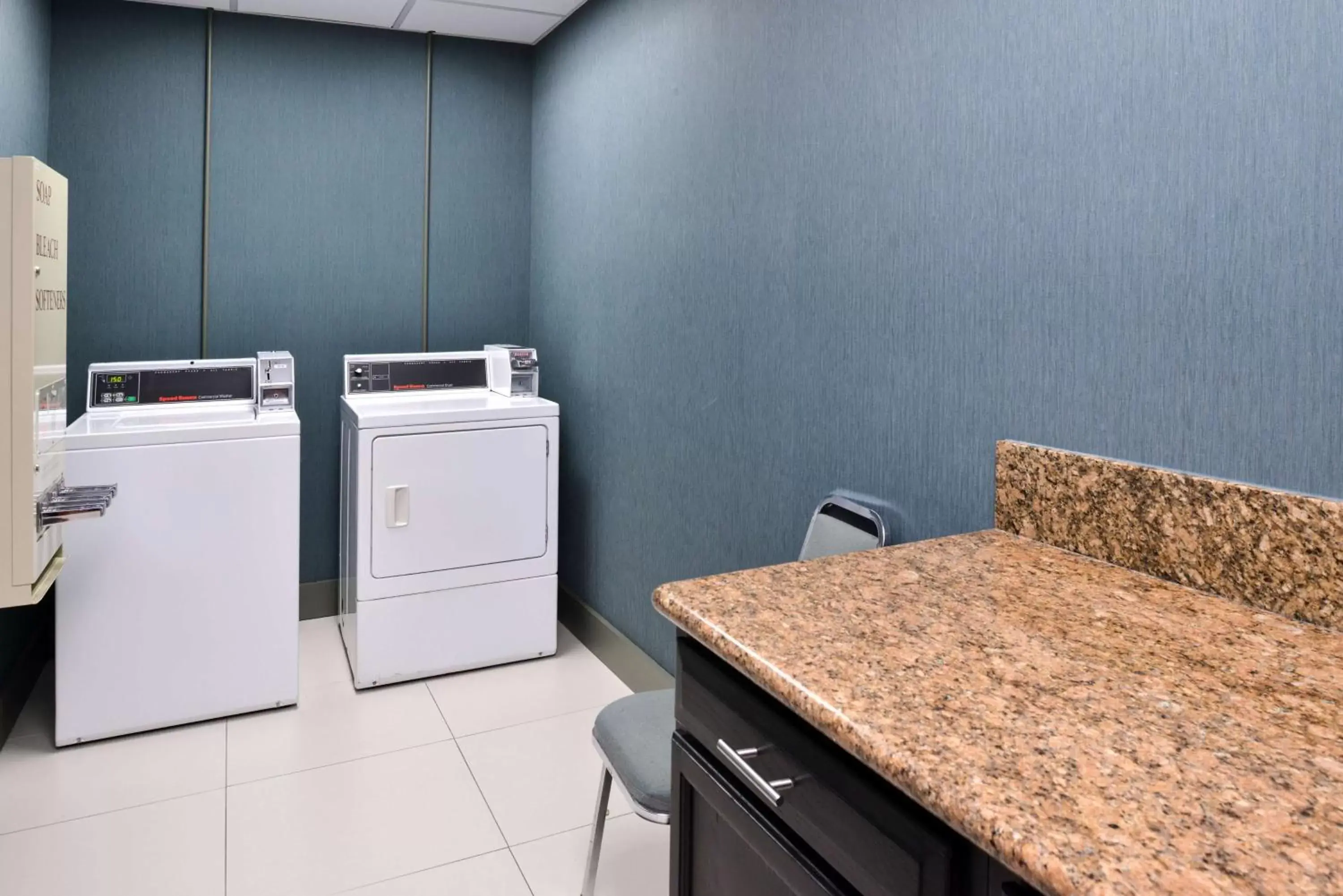 On site, Kitchen/Kitchenette in Country Inn & Suites by Radisson, Nashville Airport, TN