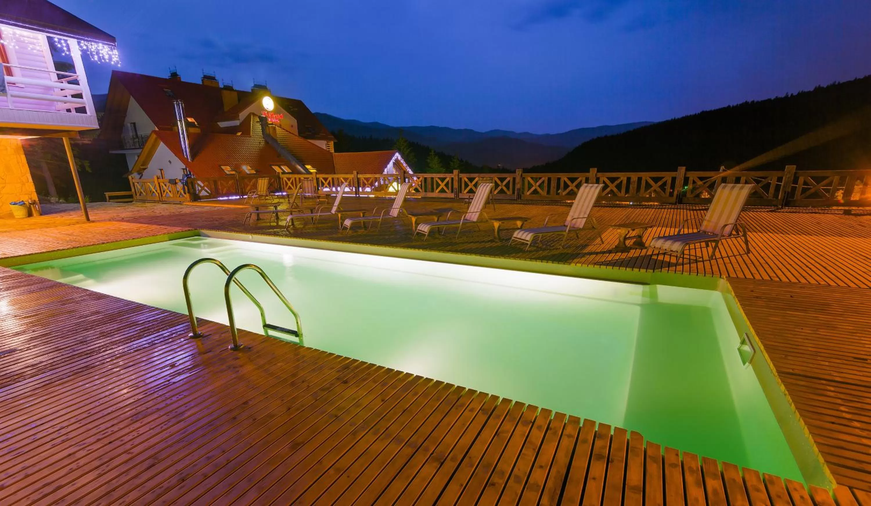 Swimming Pool in Wellland Hotel