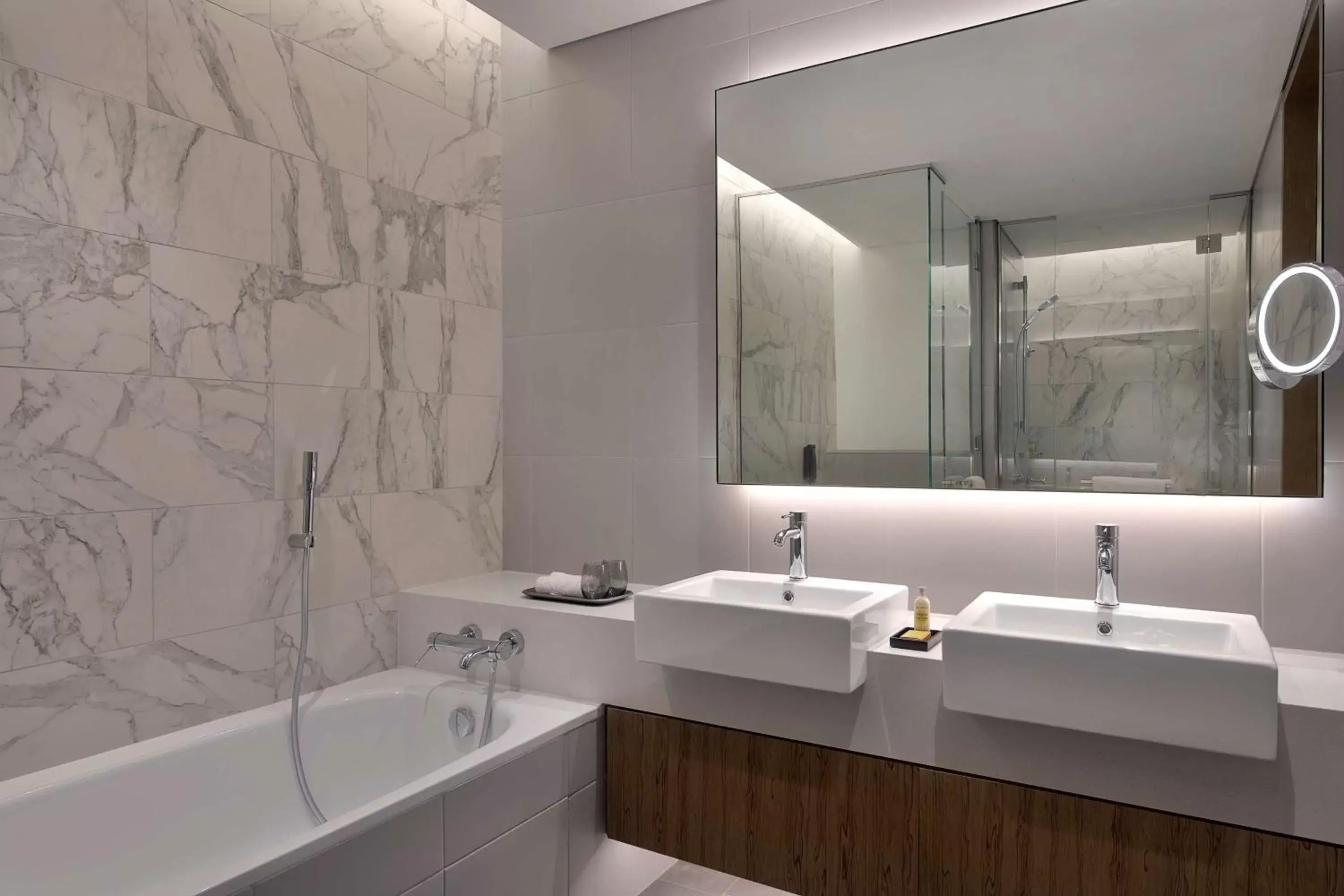 Toilet, Bathroom in Doubletree By Hilton Abu Dhabi Yas Island Residences