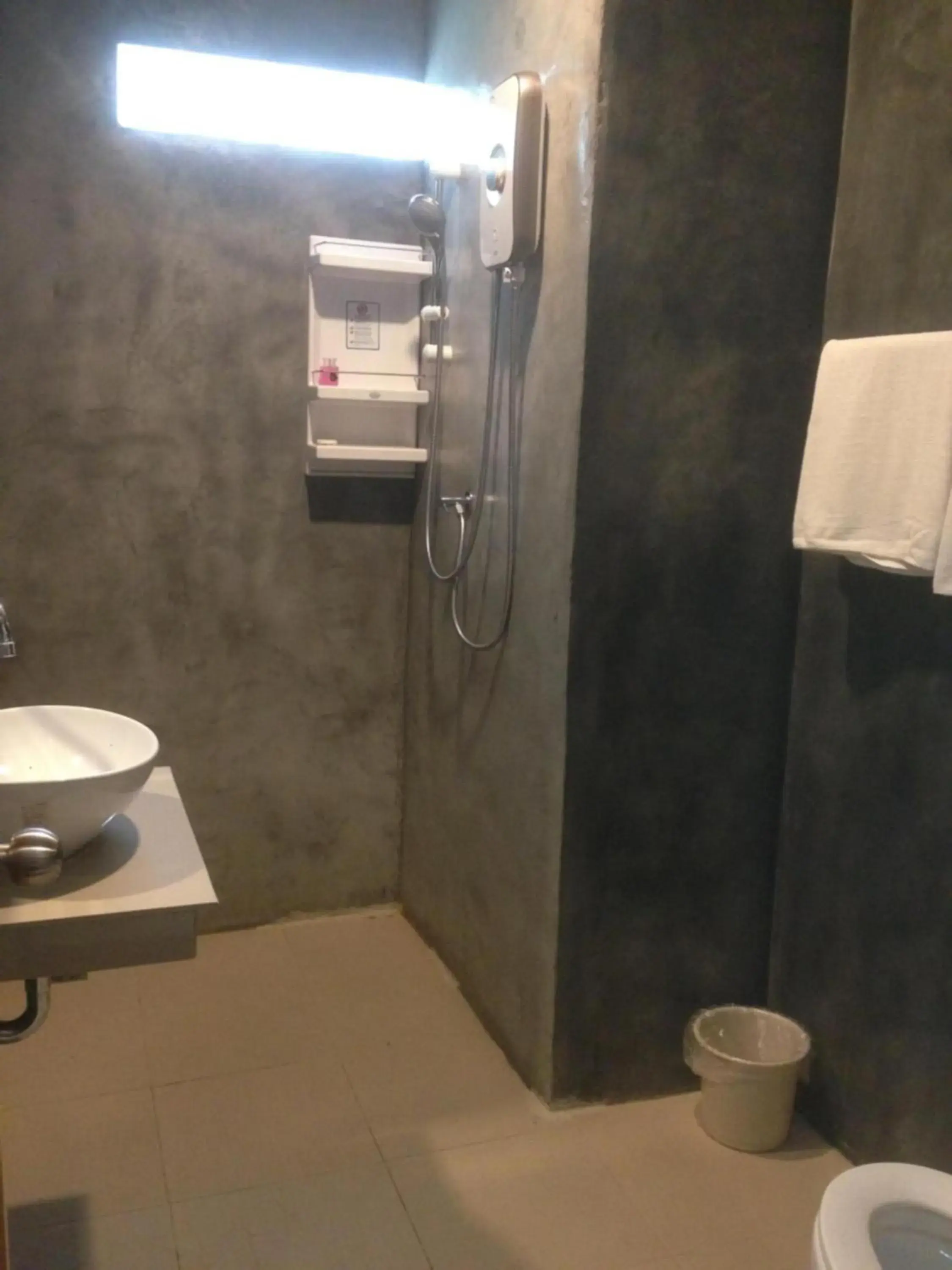 Shower, Bathroom in BaanPhong Lanta