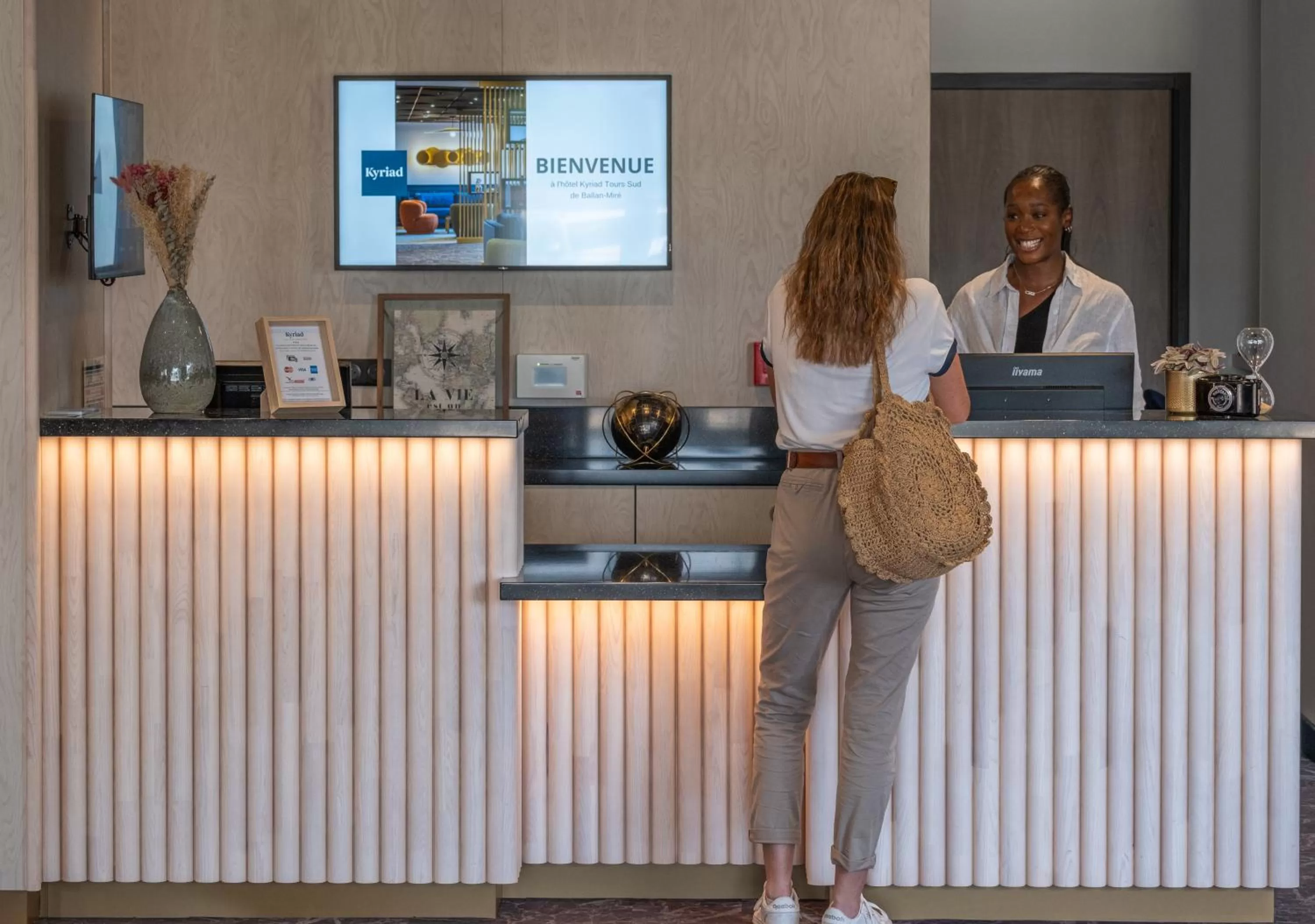 Staff in Kyriad Tours Sud - Ballan Mire