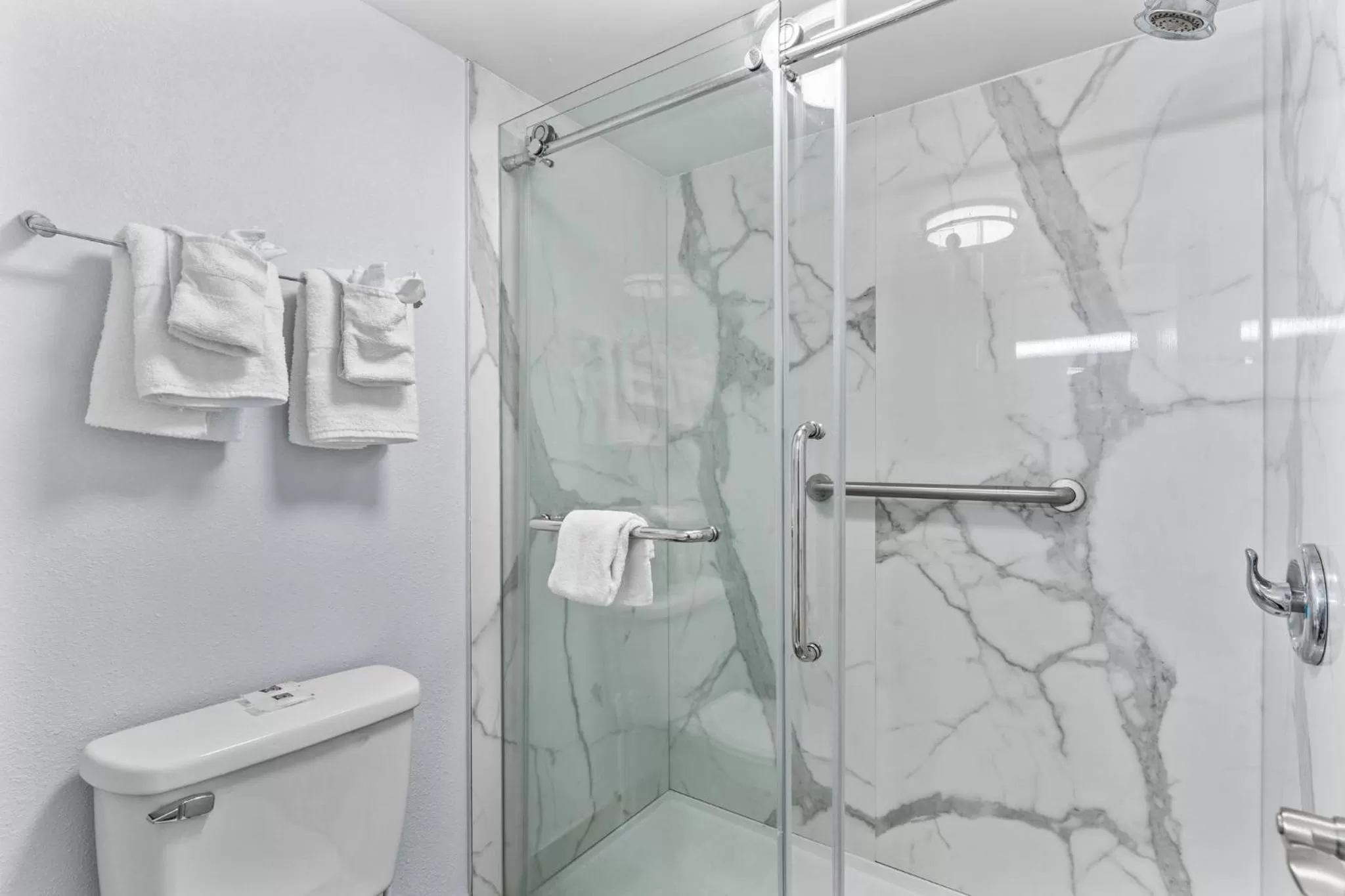 Bathroom in Studio 6 Wilmington, NC