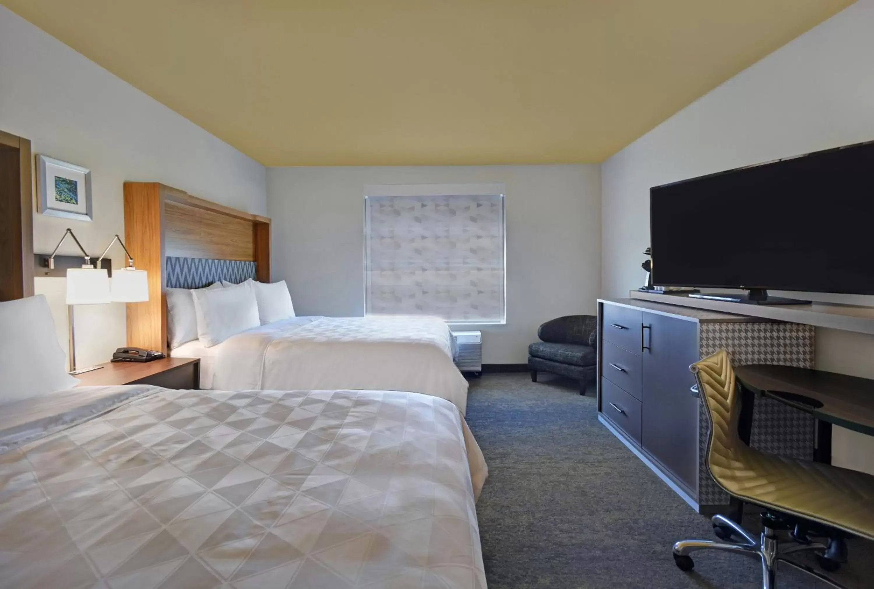 Photo of the whole room, Bed in Holiday Inn Grand Rapids North - Walker, an IHG Hotel