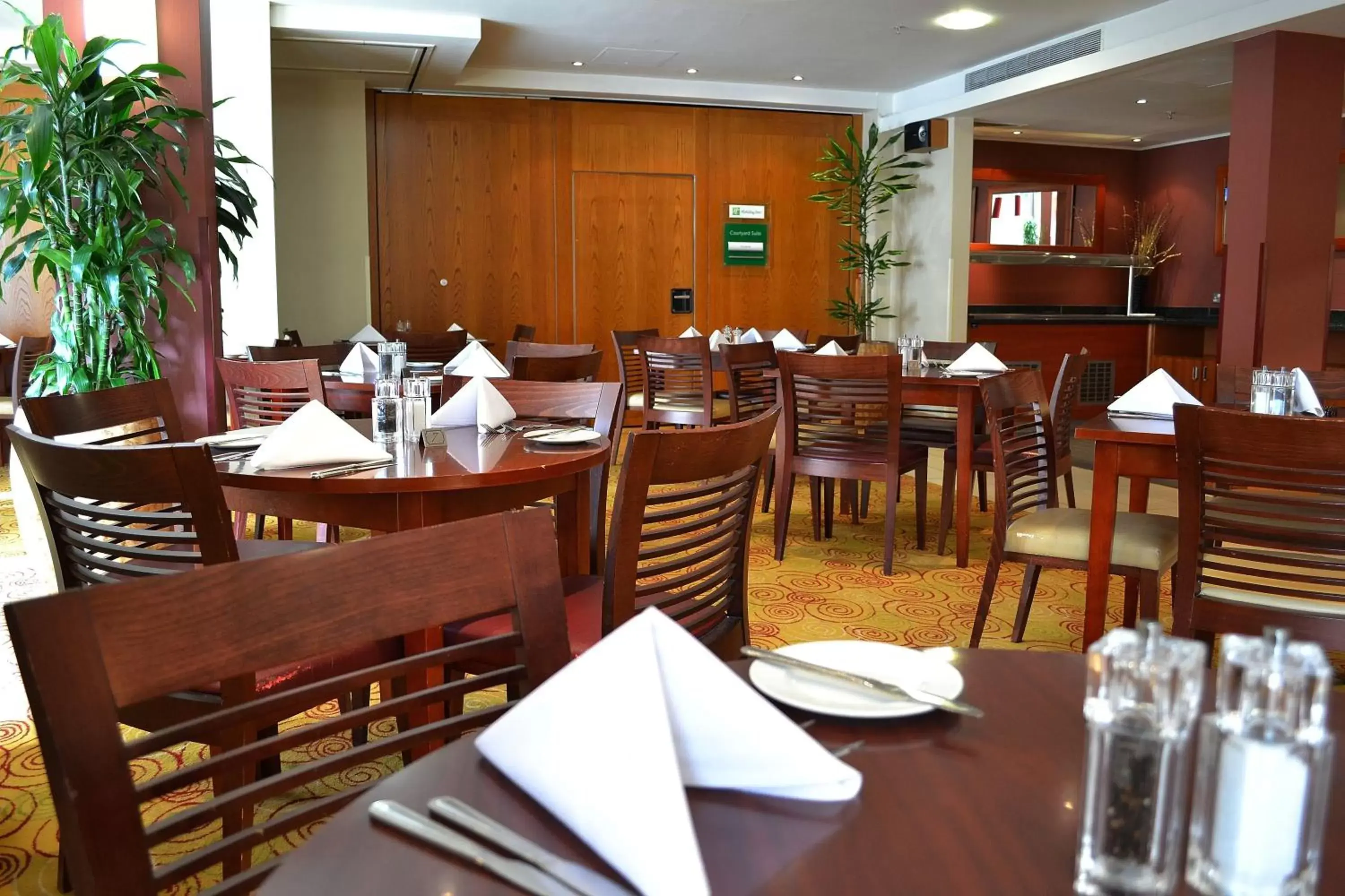 Restaurant/Places to Eat in Holiday Inn Northampton, an IHG Hotel