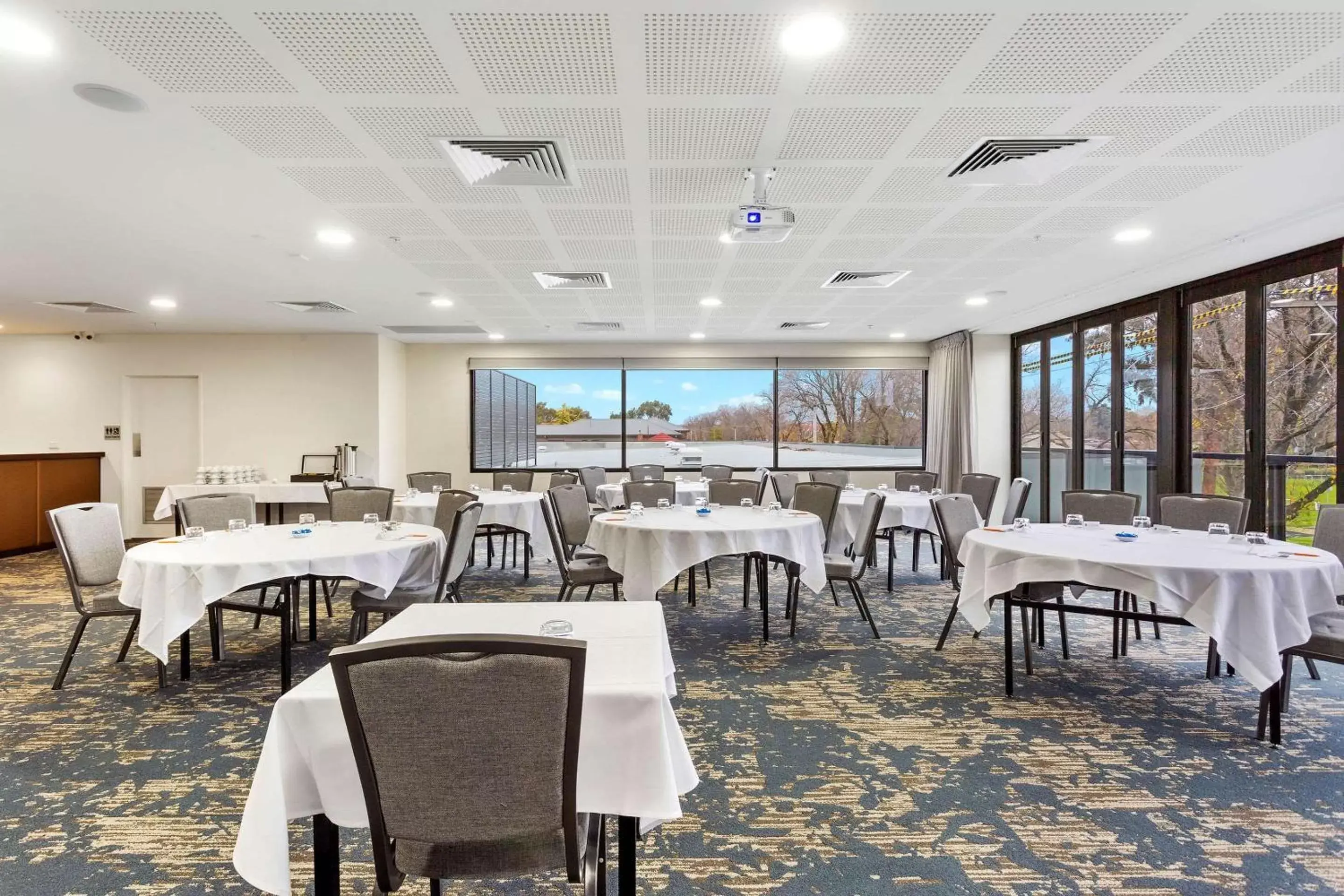 Meeting/conference room, Restaurant/Places to Eat in Quality Hotel Lakeside