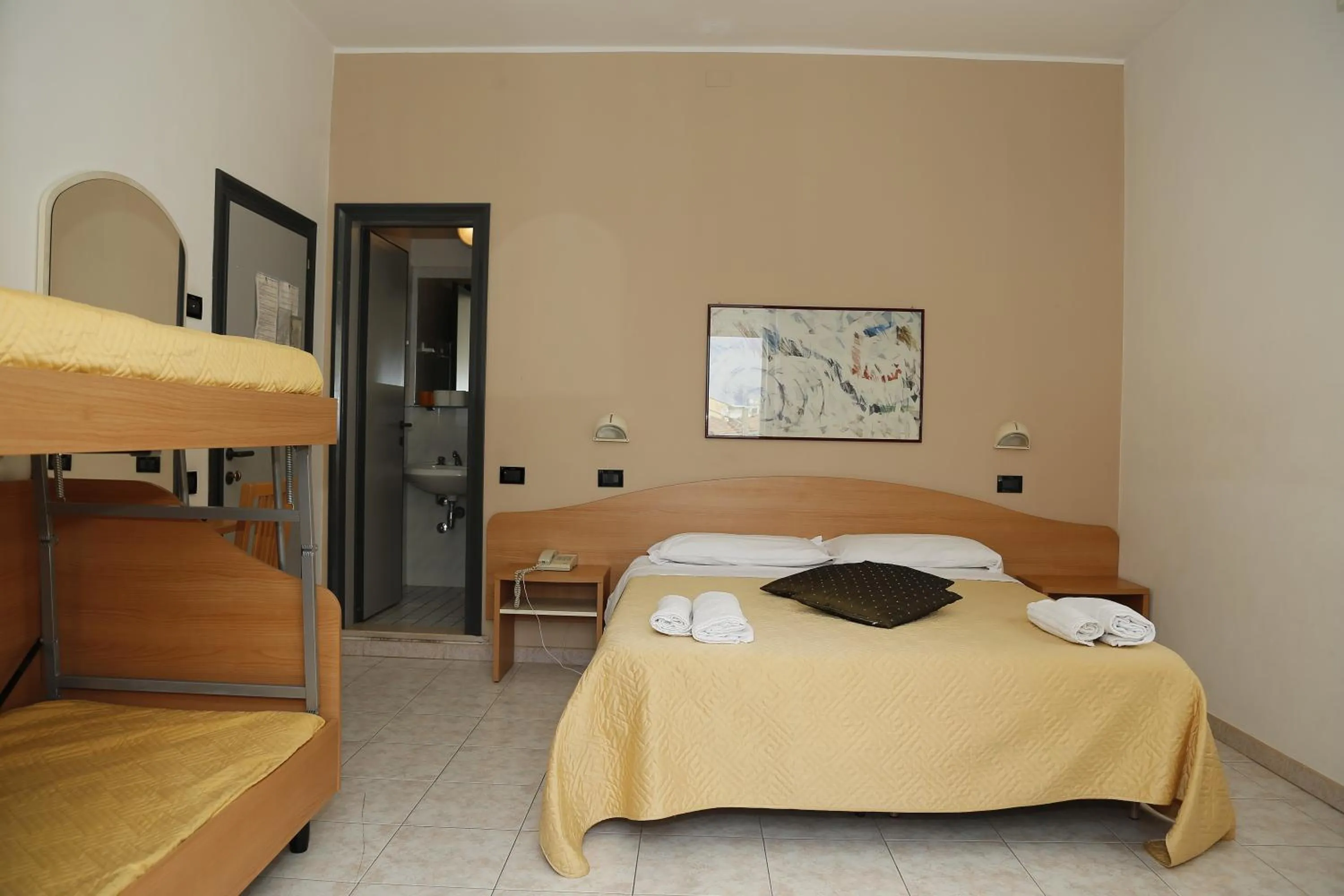 Photo of the whole room, Bed in Hotel Villa Dina