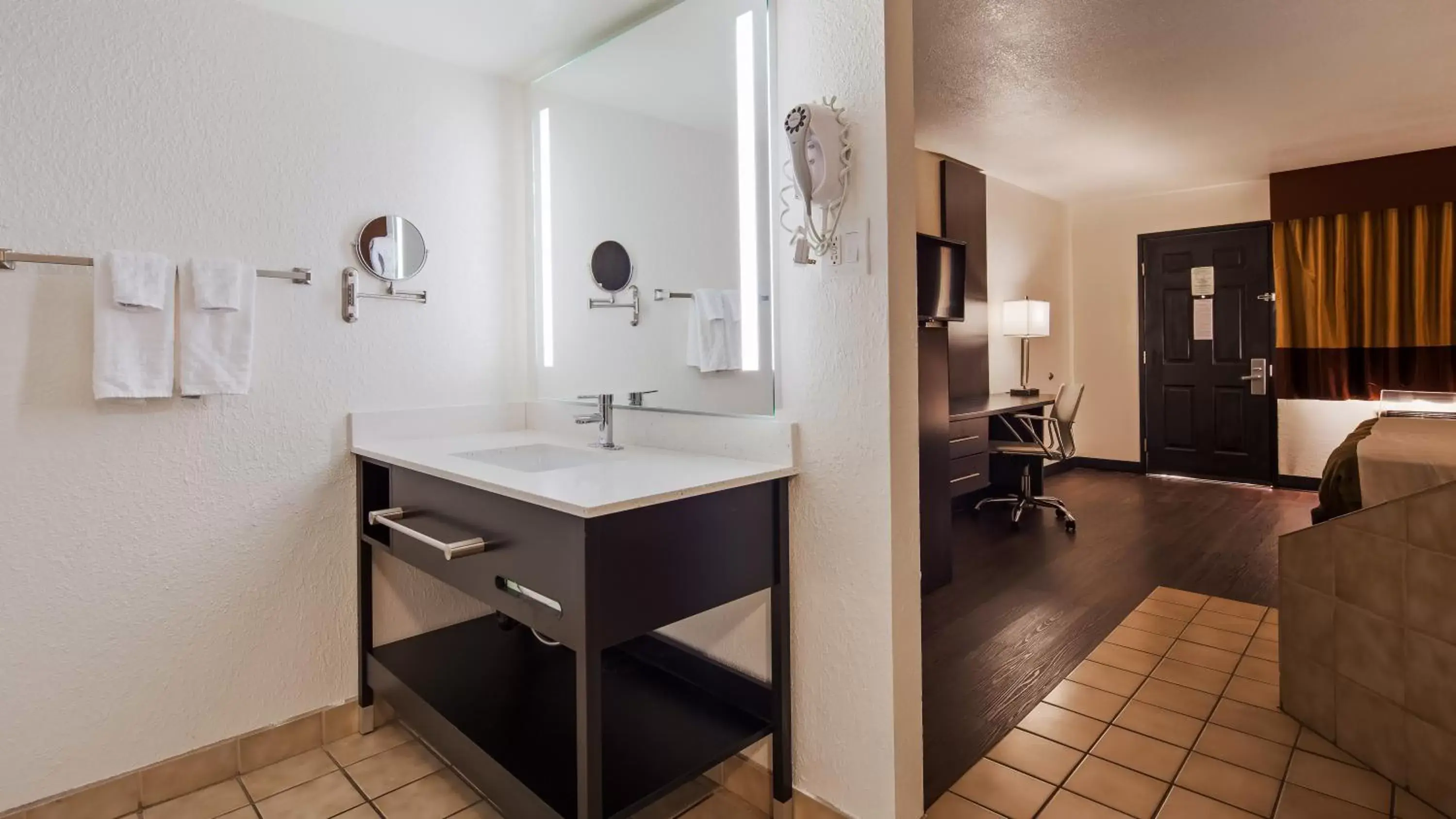 Bathroom in SureStay Hotel by Best Western Phoenix Airport