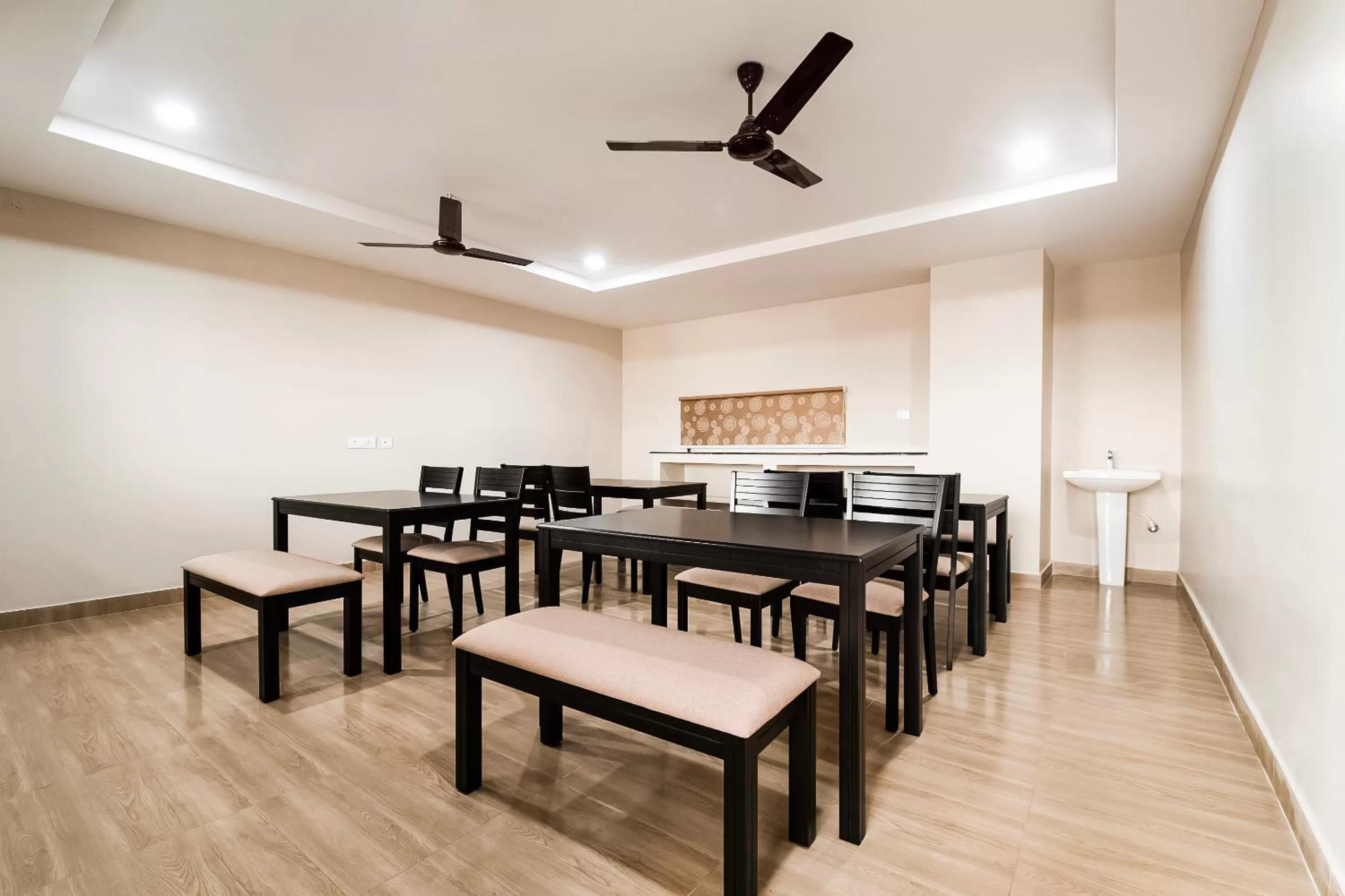 Restaurant/Places to Eat in Capital O Hotel Green Tree