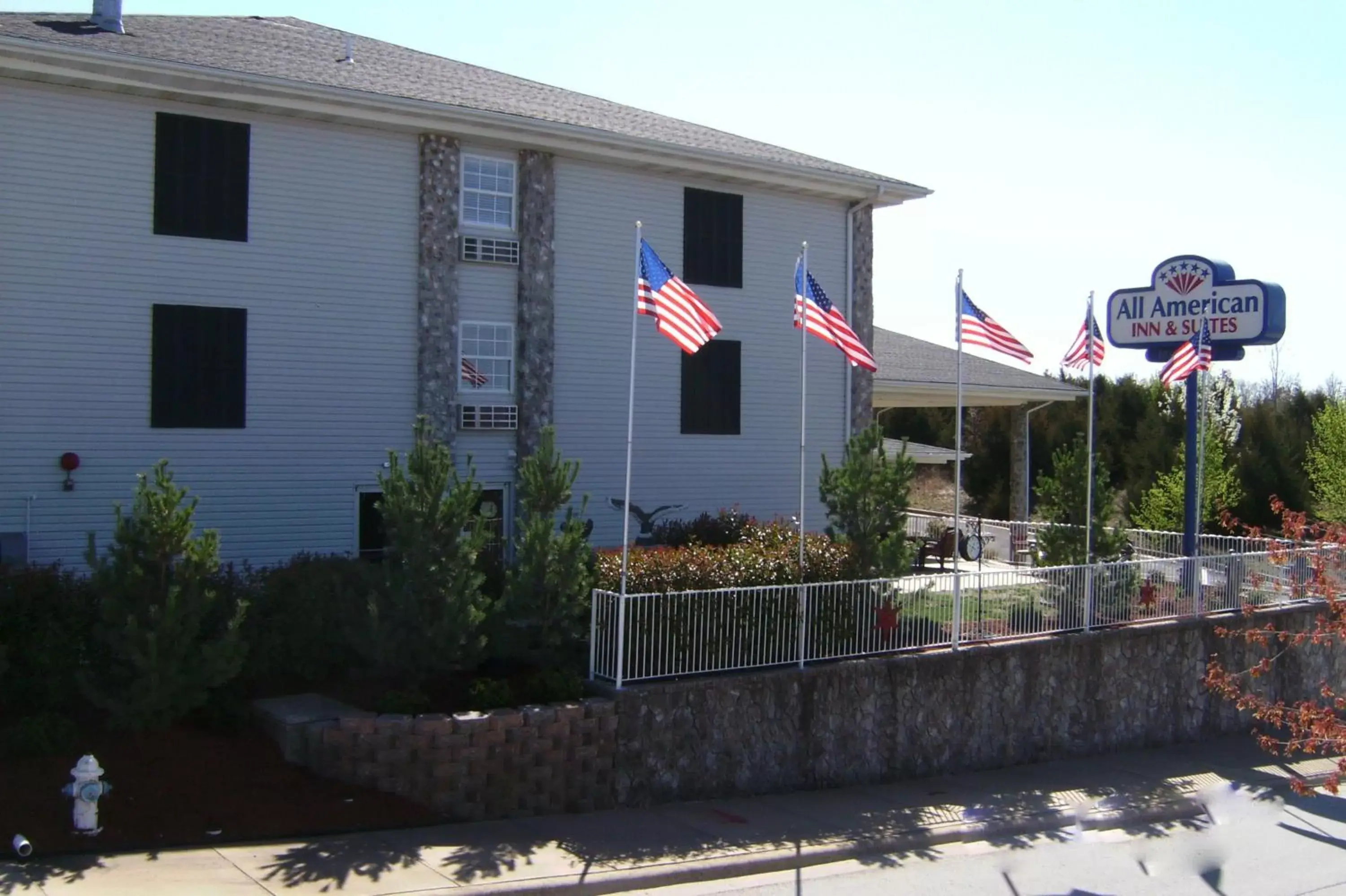 Property Building in All American Inn & Suites Branson