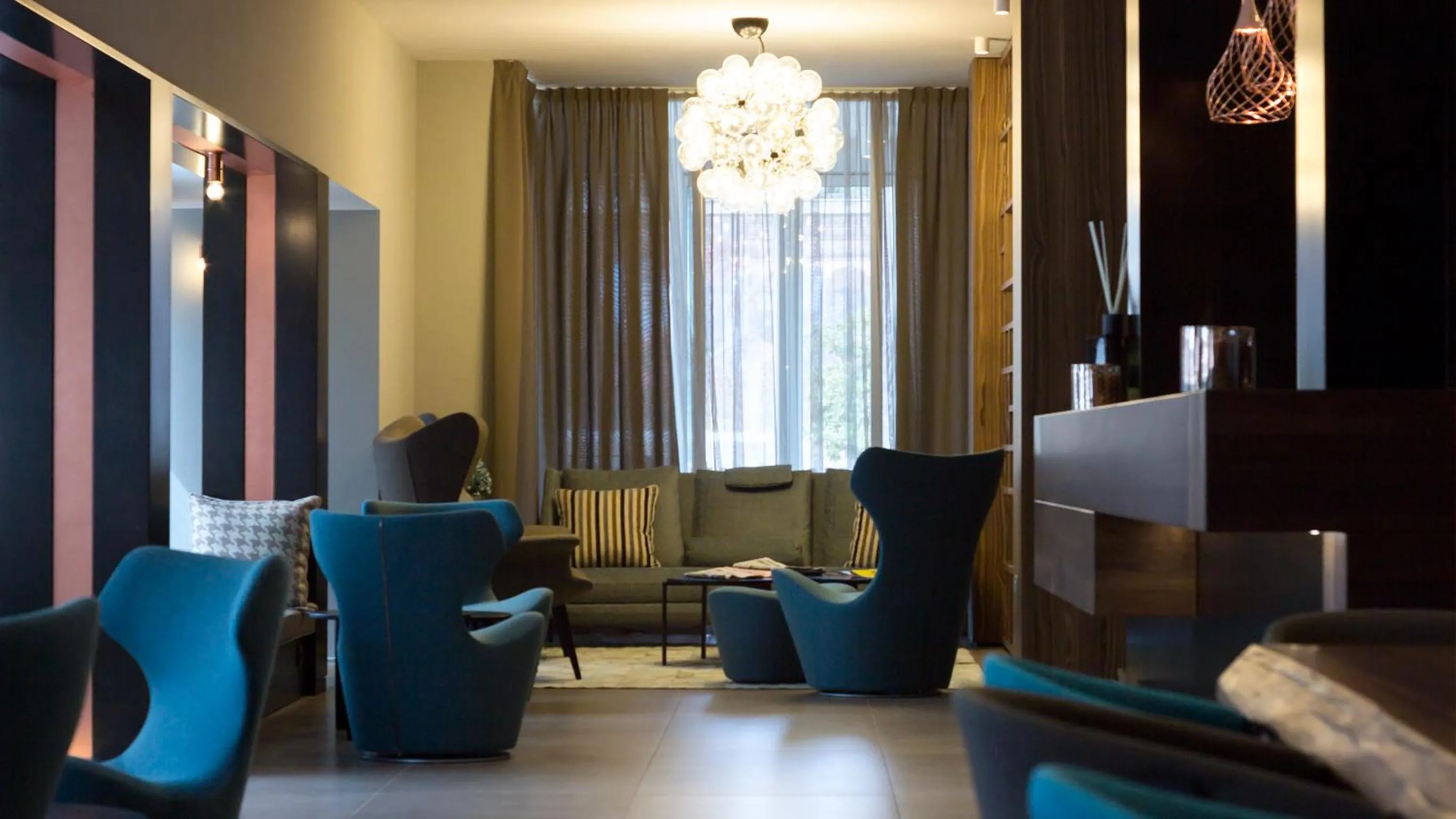 Communal lounge/ TV room in G Hotel Pescara