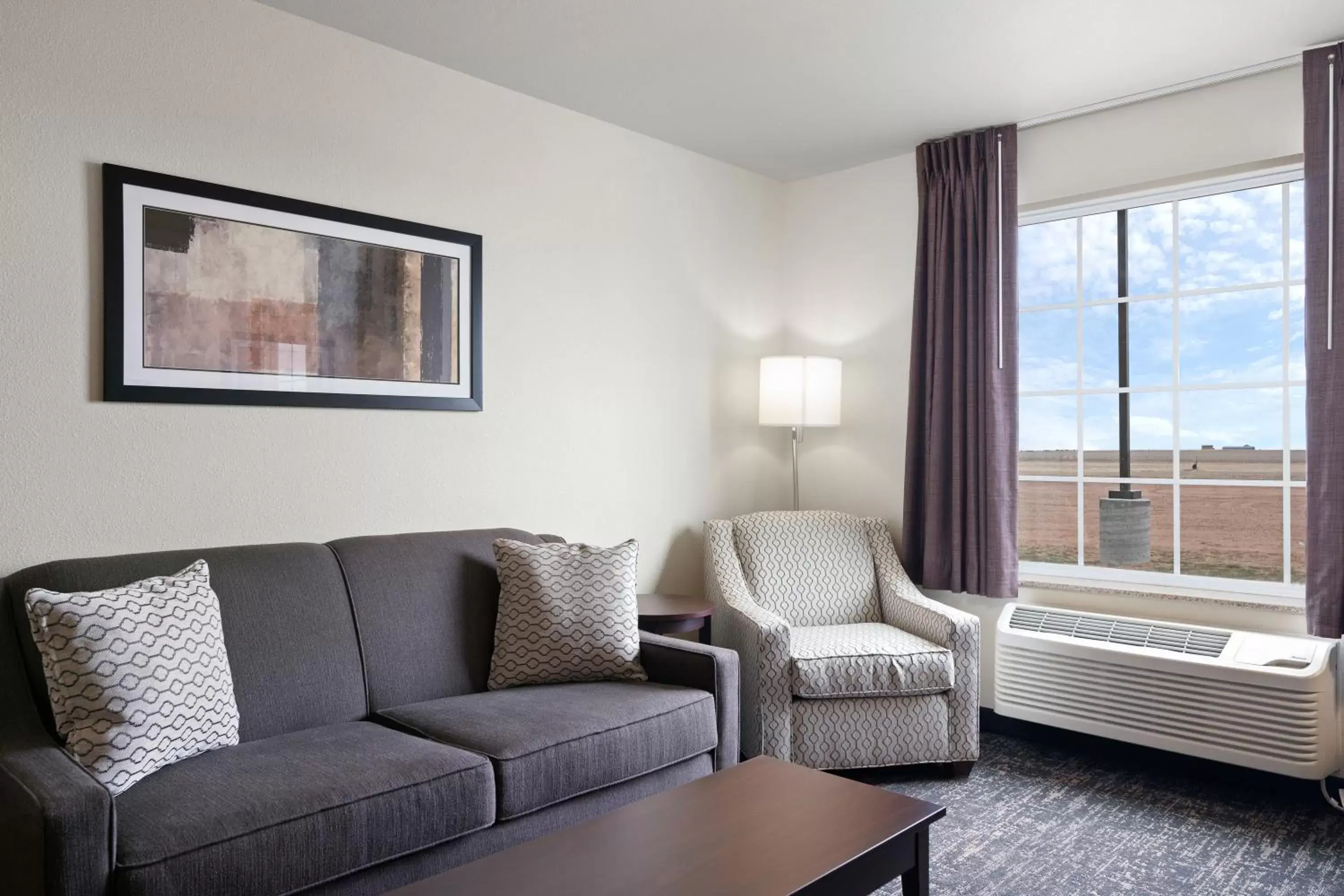 Living room, Seating Area in Cobblestone Inn & Suites - Yuma