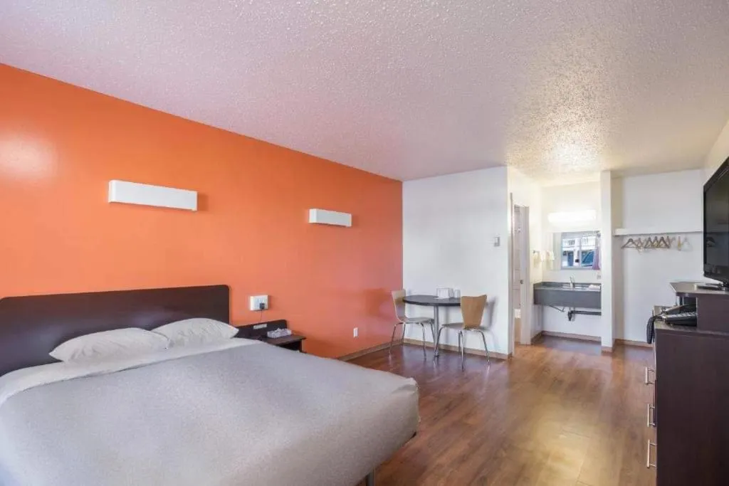 Motel Bo-Camrose, AB