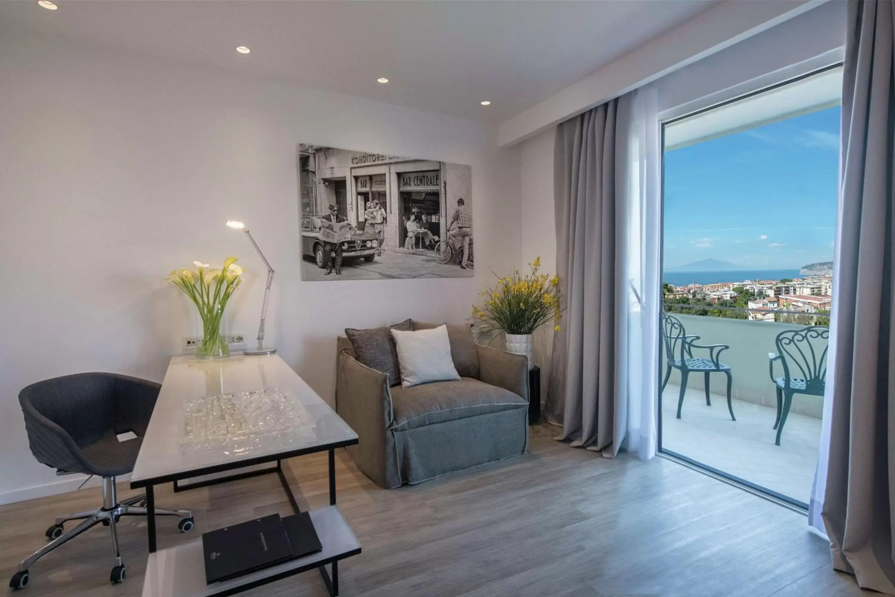 Bedroom, Seating Area in Hilton Sorrento Palace