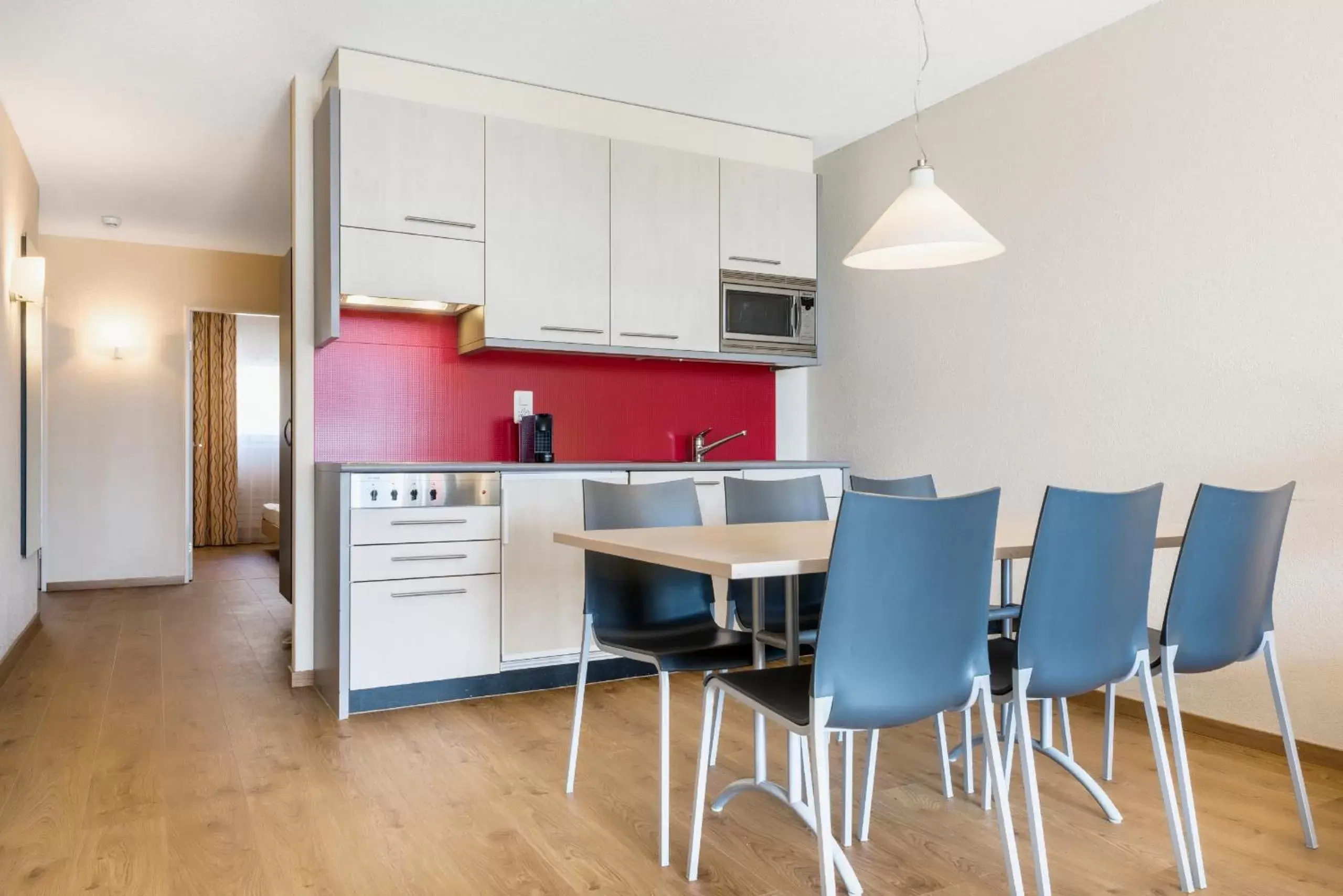 Dining area, Kitchen/Kitchenette in Hapimag Ferienwohnungen Interlaken