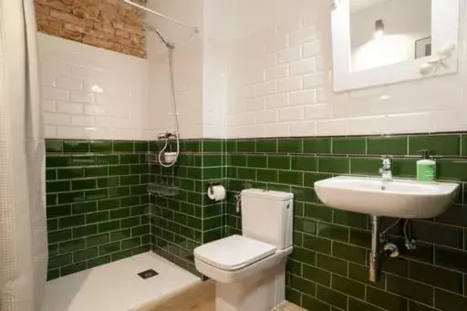 Bathroom in Priorat Aparthotel