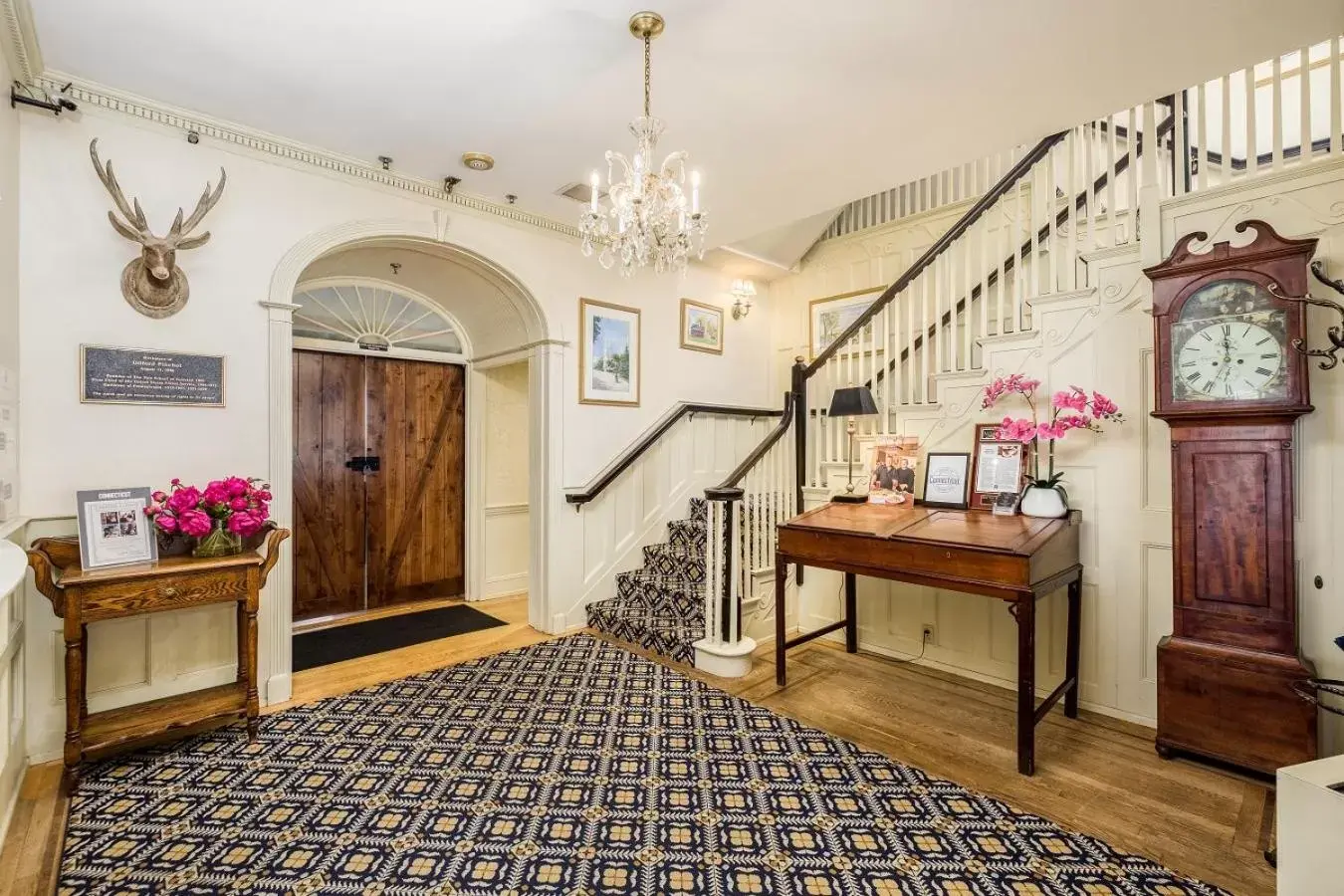 Lobby or reception in Simsbury 1820 House