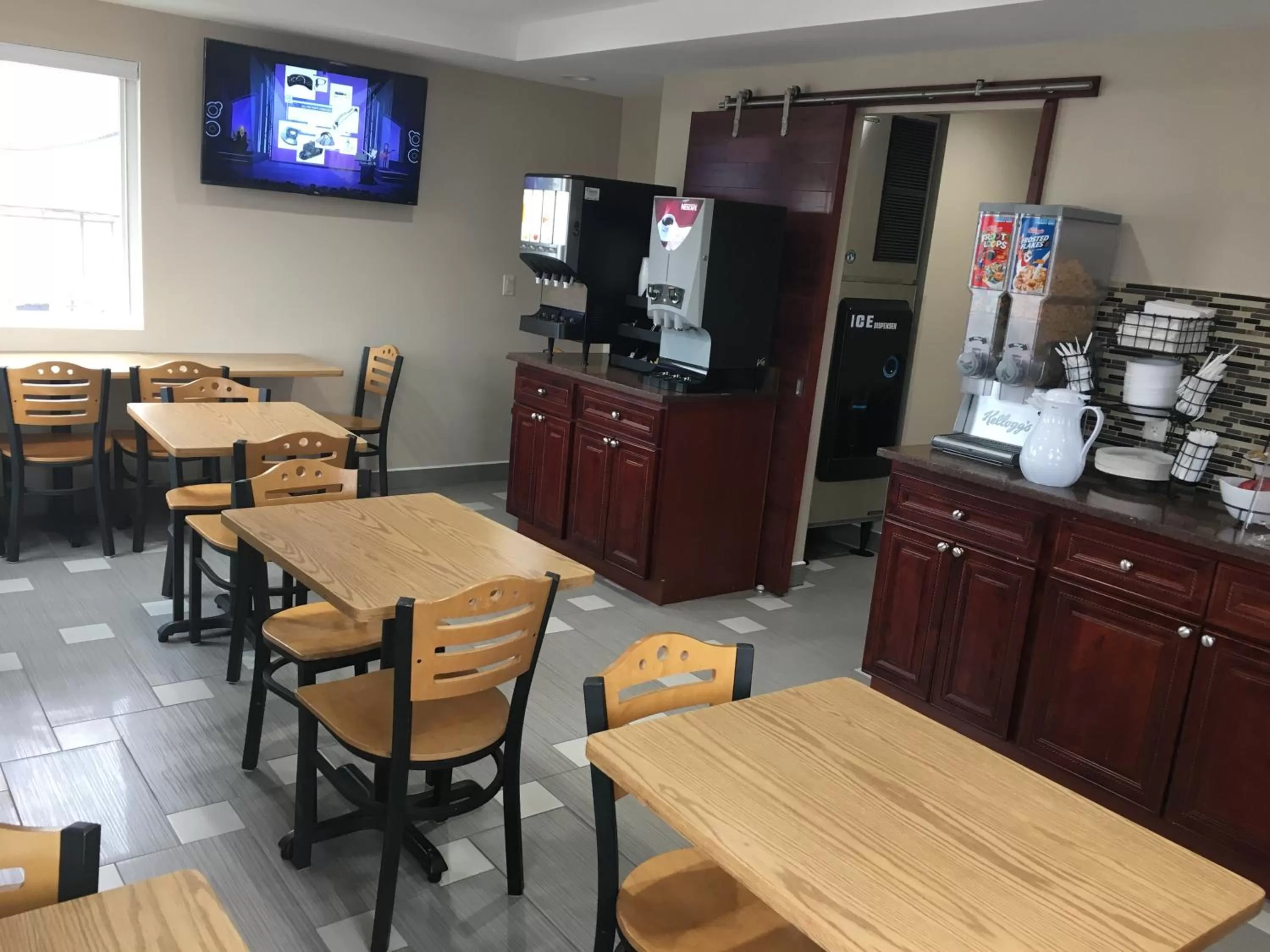 Continental breakfast in Travel Inn & Suites Flemington