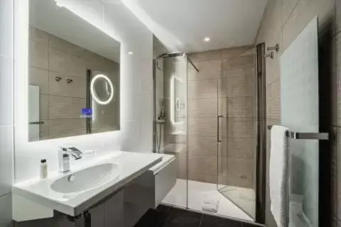 Bathroom in Best Western Premier Hotel de la Cite Royale