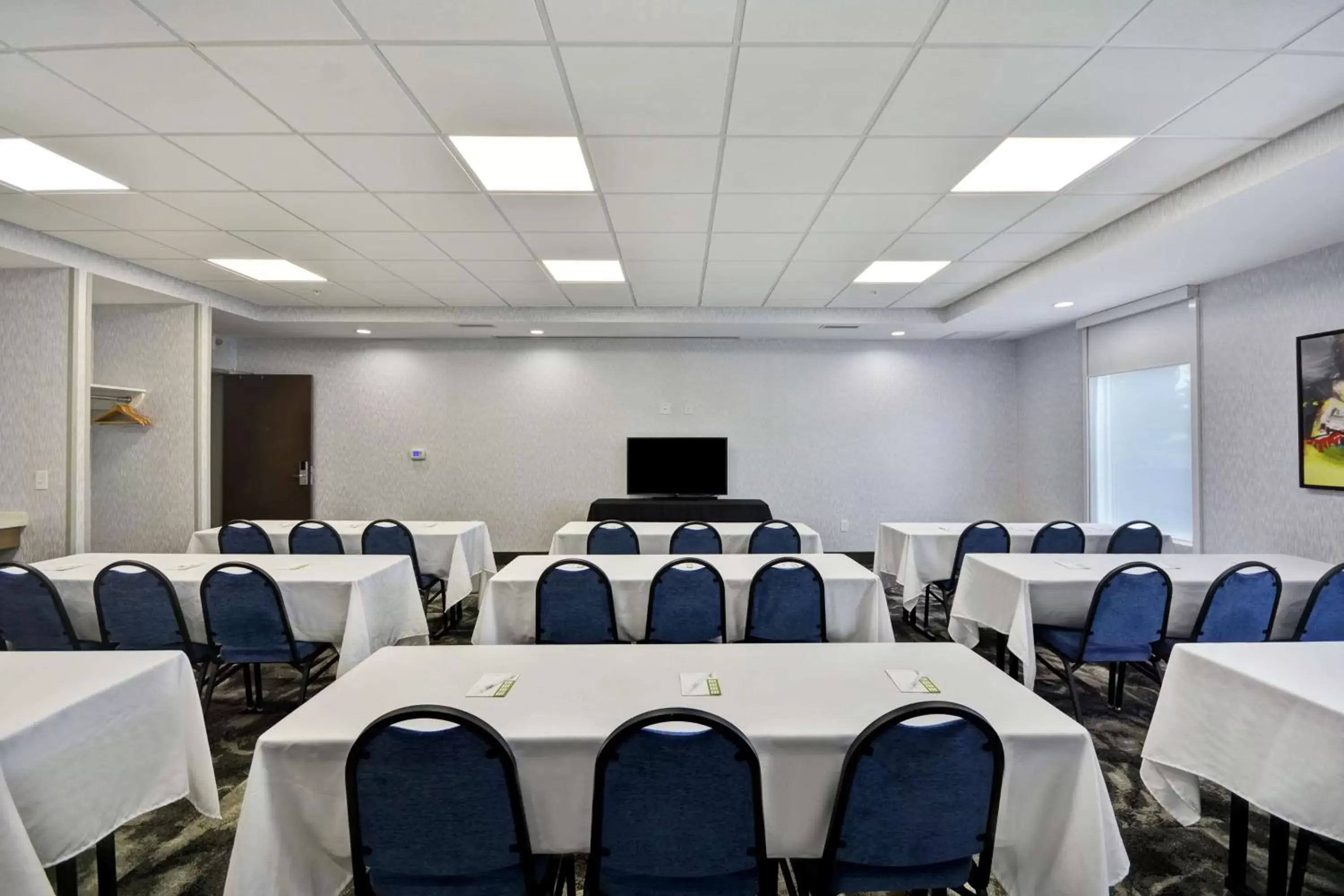 Meeting/conference room in Home2 Suites By Hilton Grand Rapids North