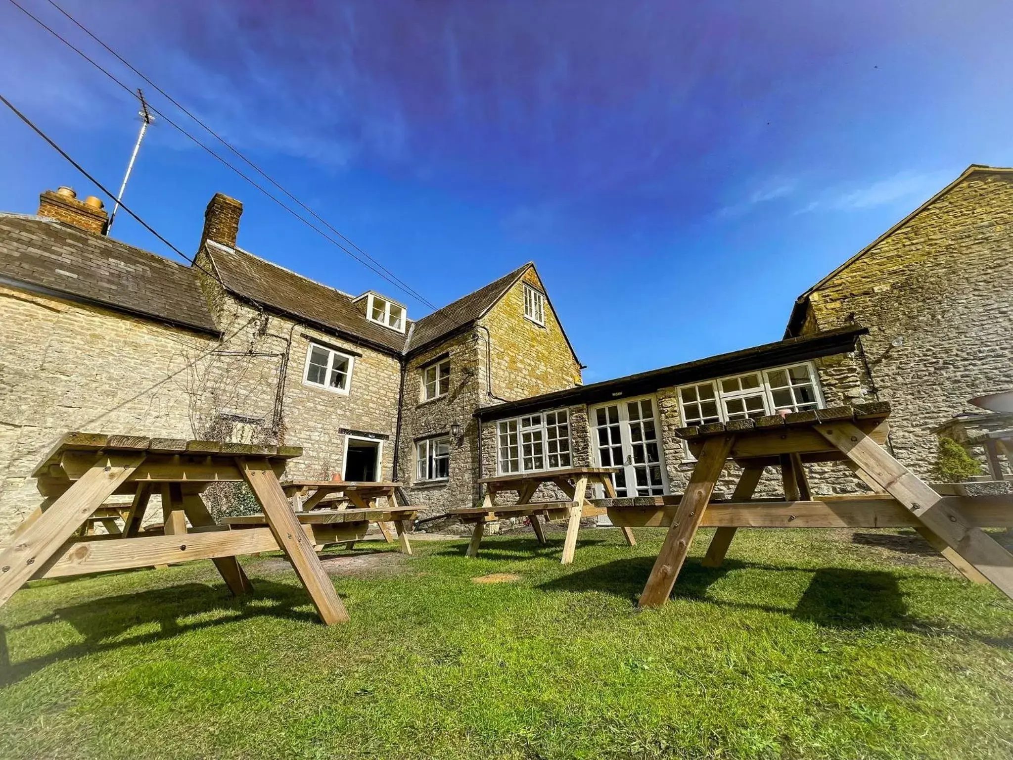 Garden, Property Building in The Crewe Arms