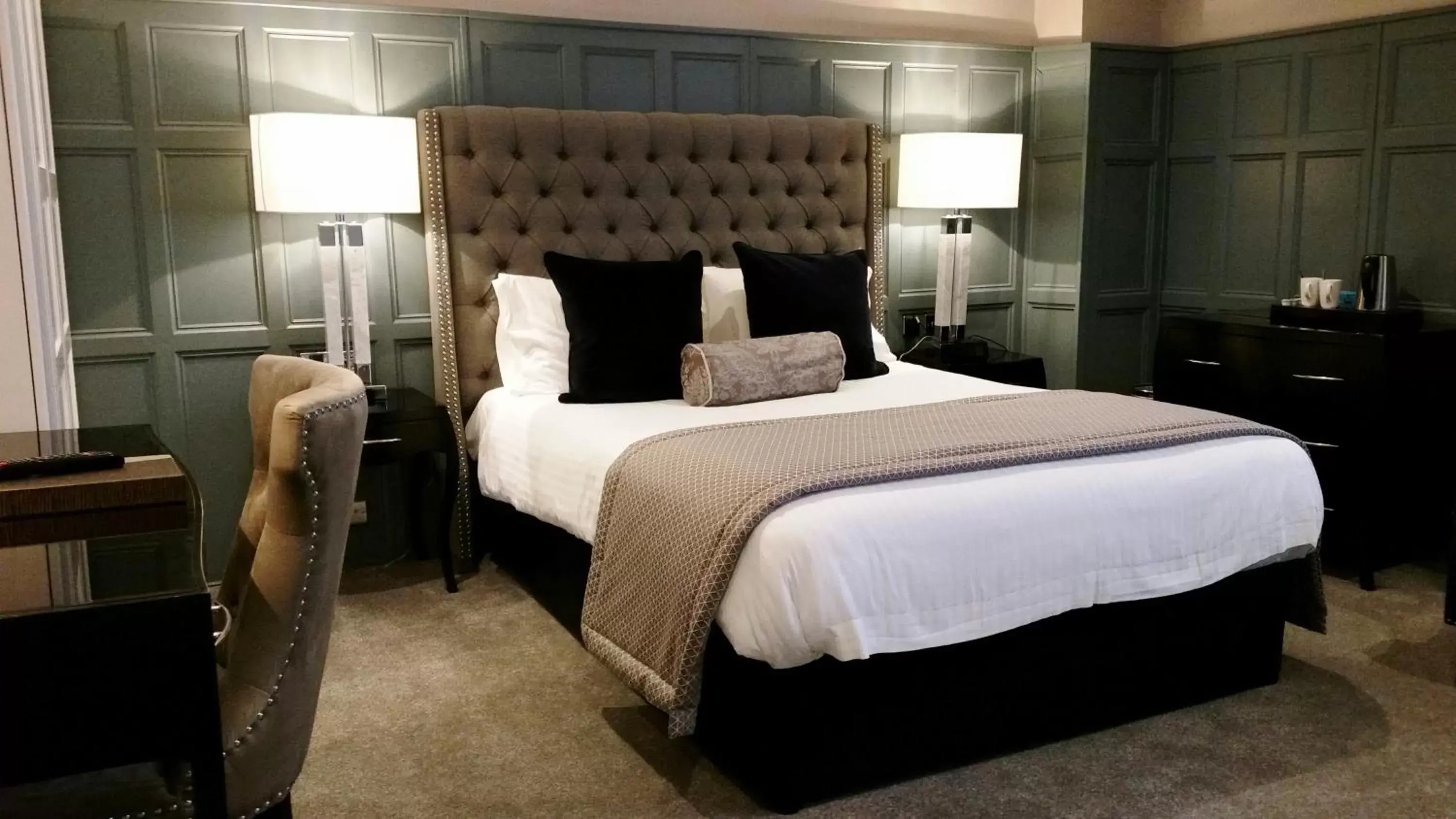 Superior Double Room in The Swan Hotel, Wells, Somerset - The Coaching Inn Group Superior Double Room in The Swan Hotel, Wells, Somerset - The Coaching Inn Group