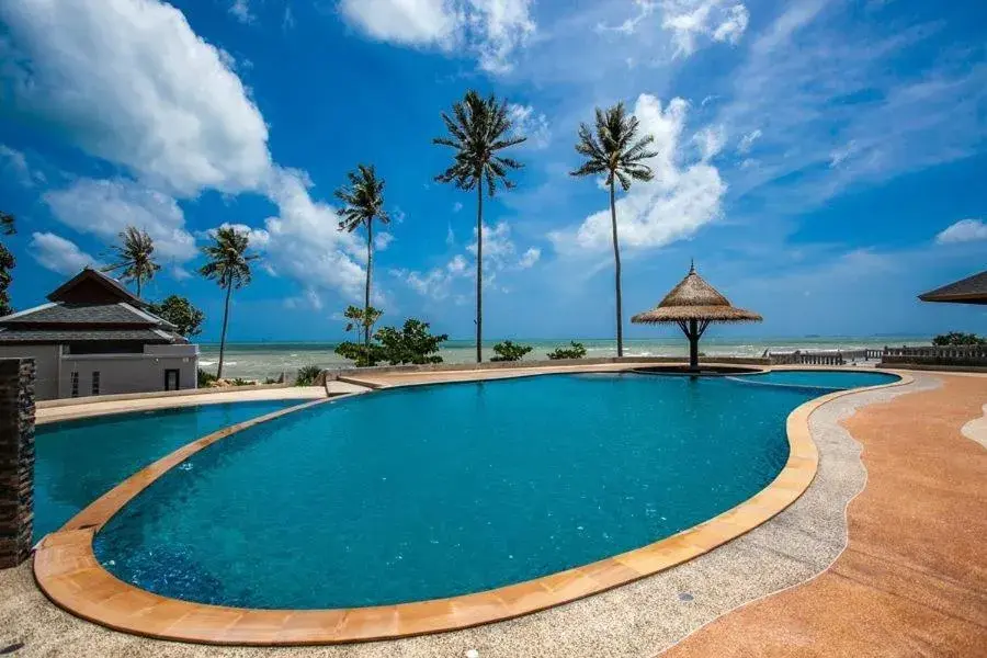 Property building, Swimming Pool in Lanta Corner Resort