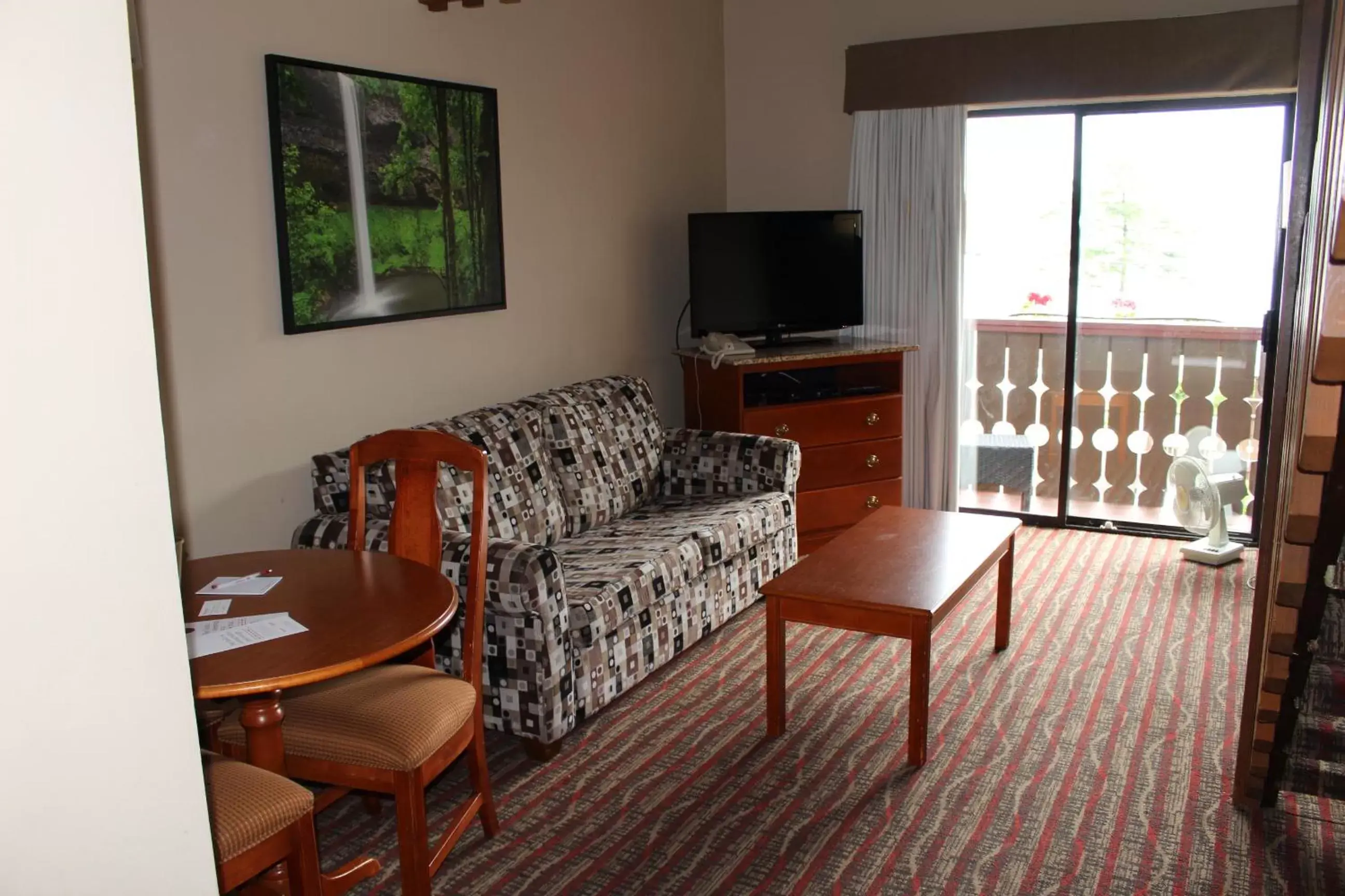 Living room, Seating Area in Ramada by Wyndham Campbell River