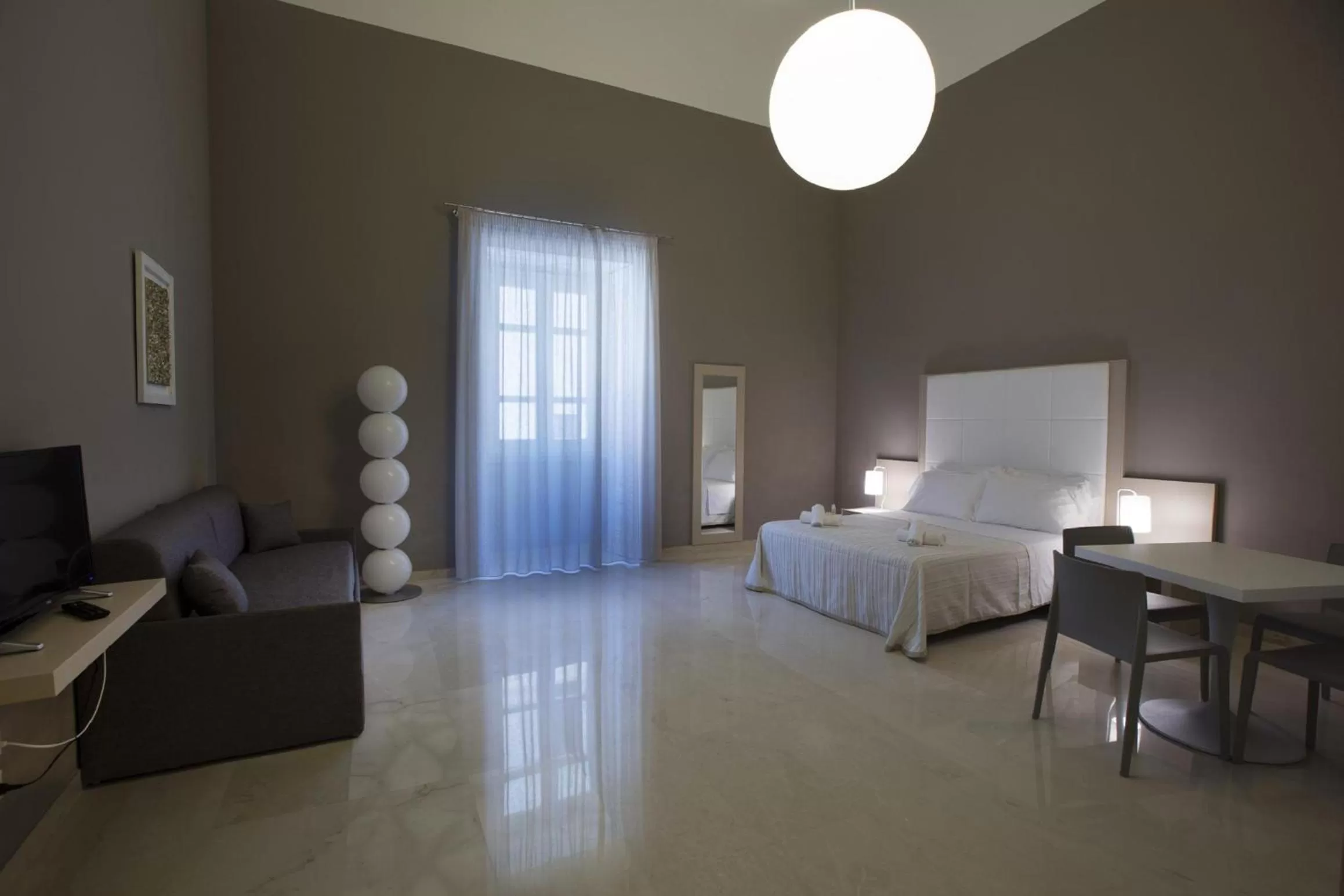 Photo of the whole room, Bed in Central Gallery Rooms- Palazzo D'Ali' Staiti XIX