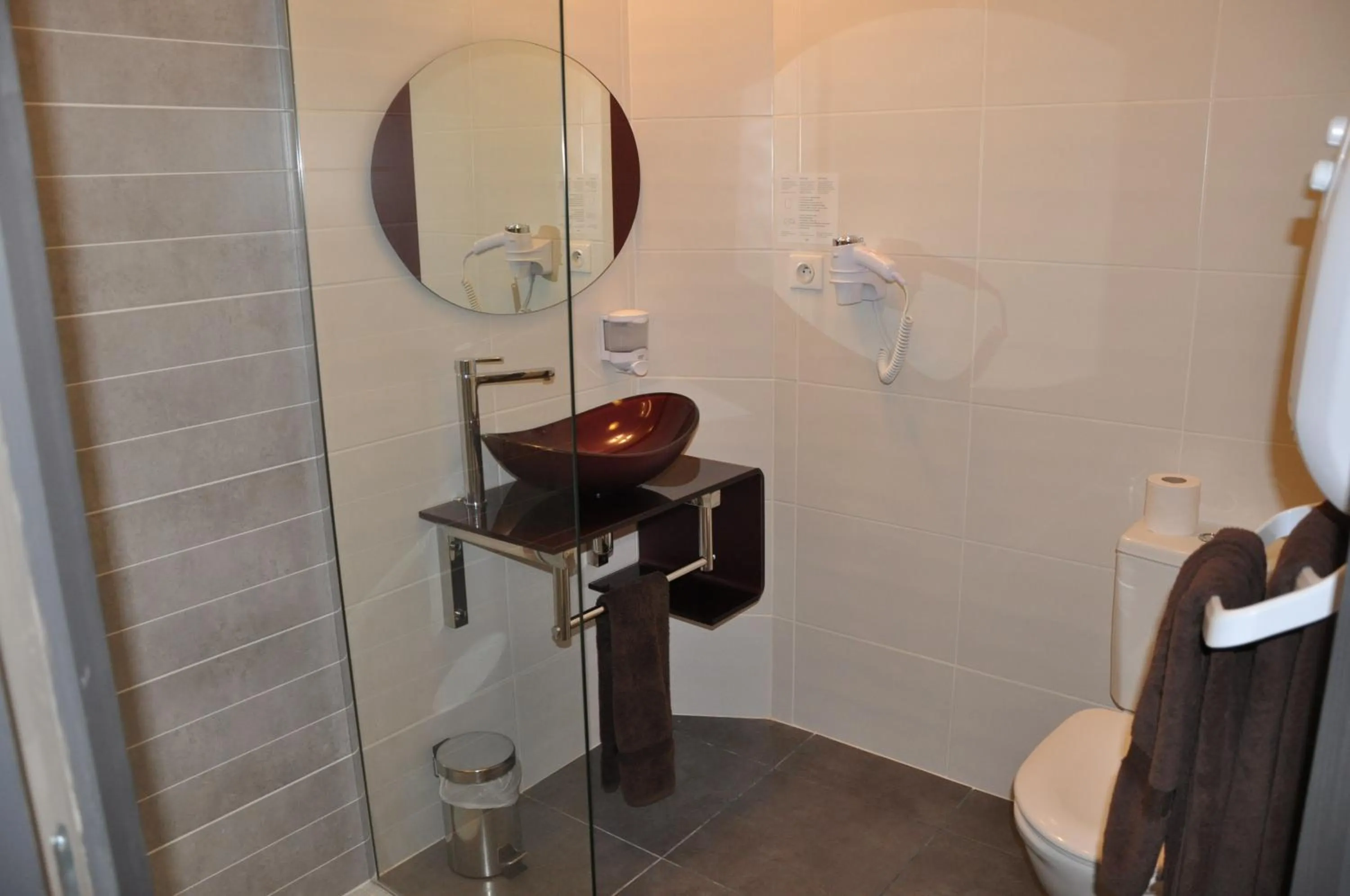 Bathroom in The Originals City, Hôtel des Arts, Montauban