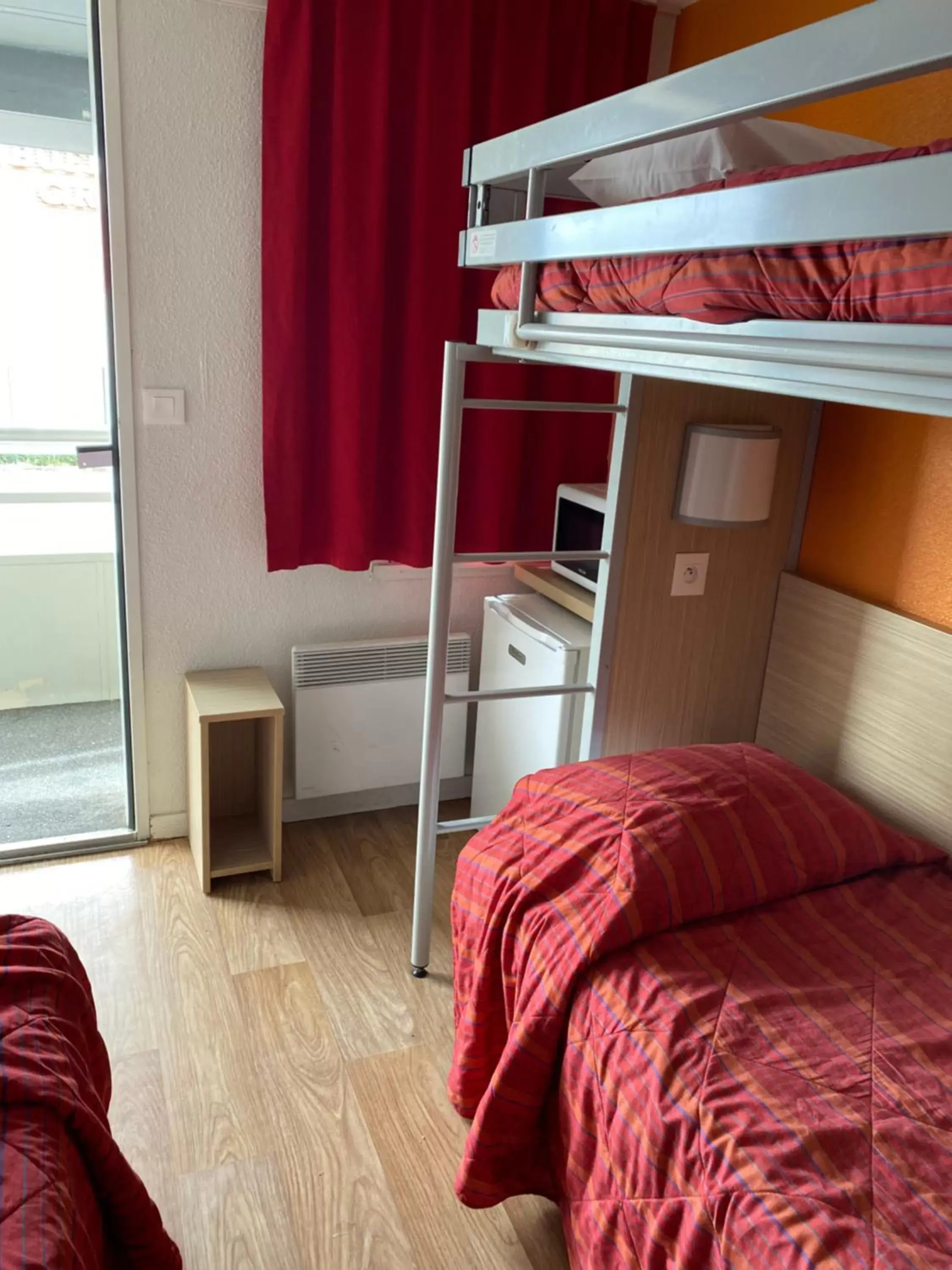 Property building, Bunk Bed in Premiere Classe Beauvais