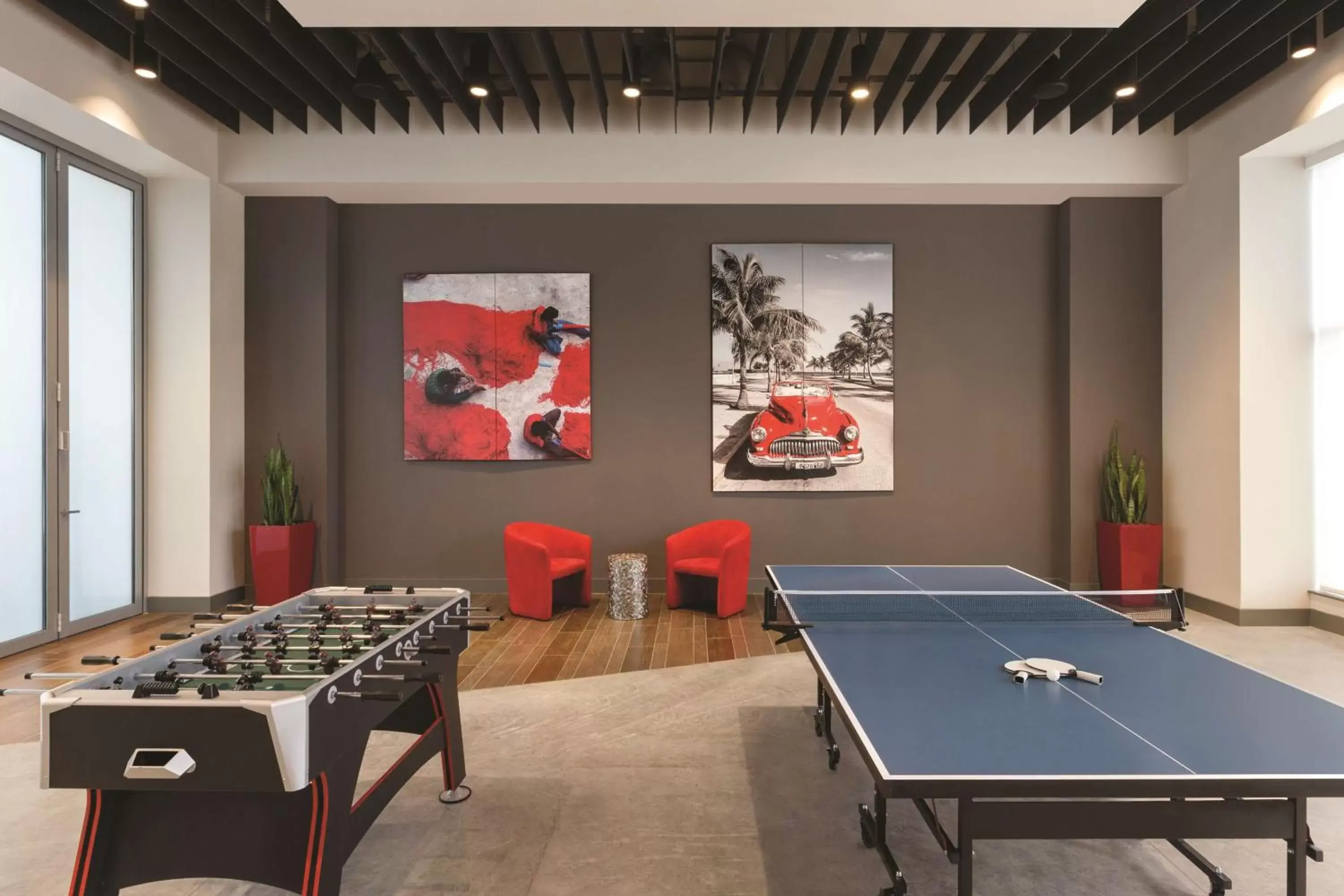 Game Room, Table Tennis in Radisson RED Miami Airport
