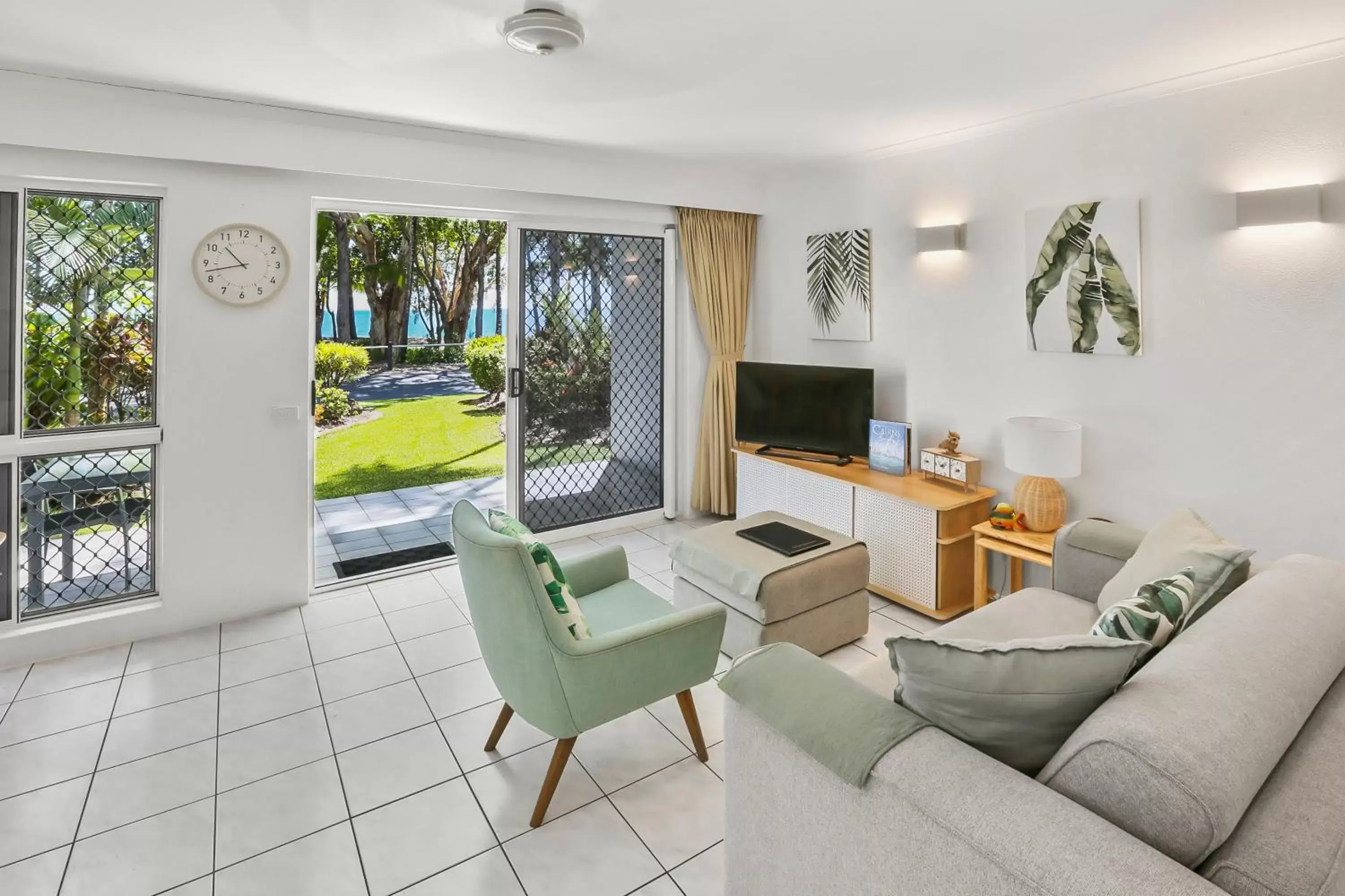 Living room, Seating Area in Agincourt Beachfront Apartments