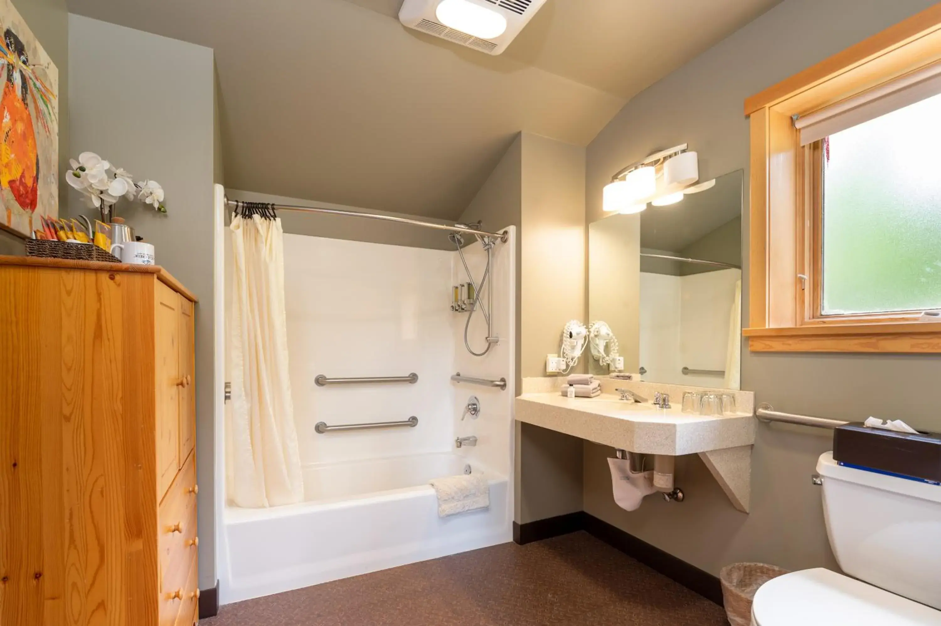 Bathroom in Sleeping Lady Mountain Resort