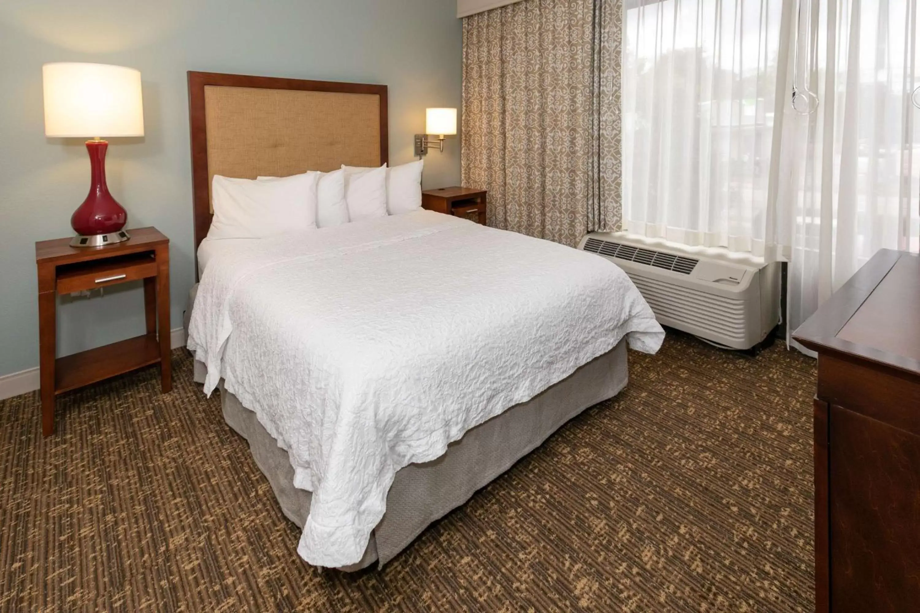 Bed in Hampton Inn & Suites Nashville-Green Hills Bed in Hampton Inn & Suites Nashville-Green Hills
