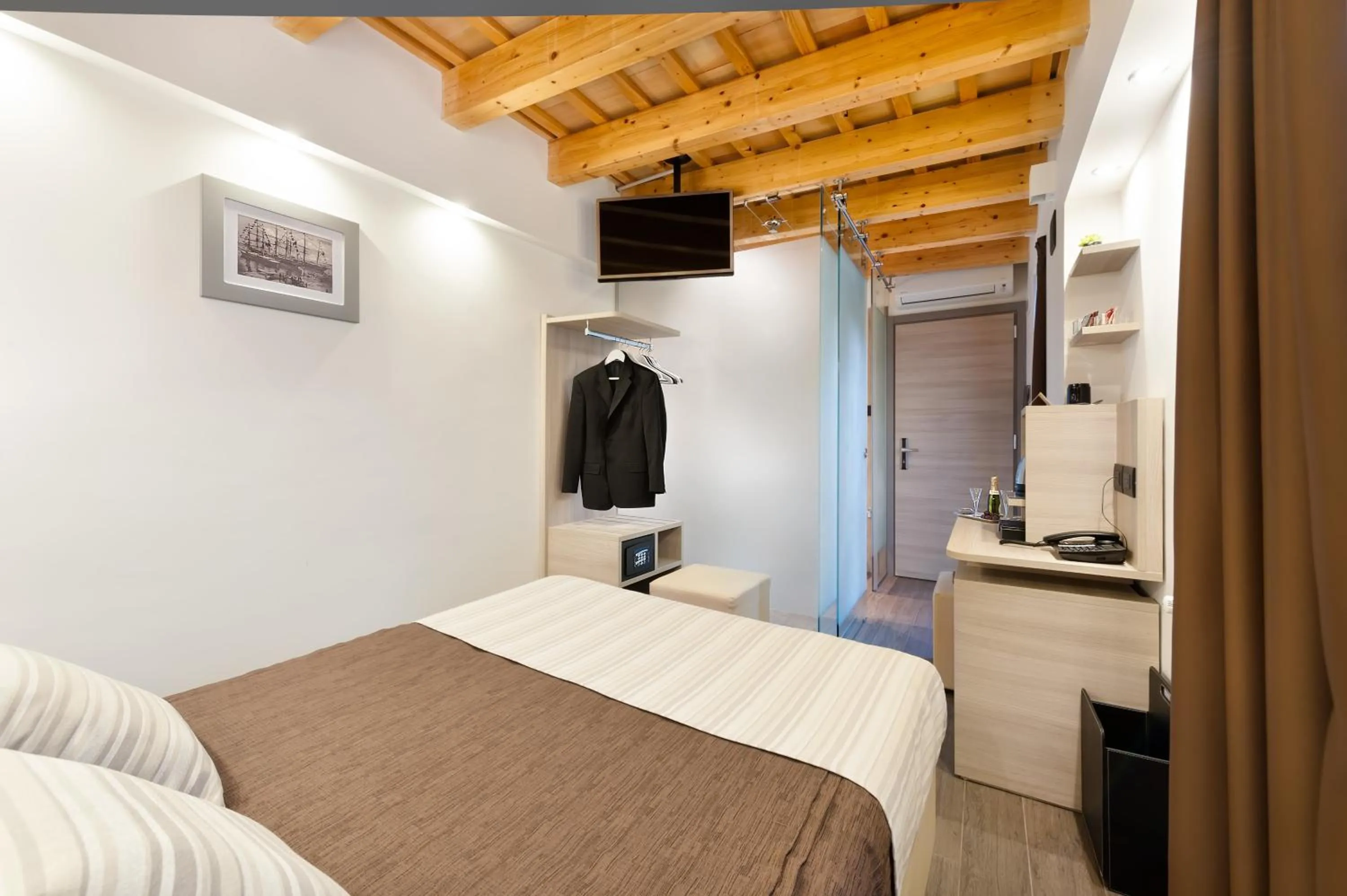 Photo of the whole room in Hotel Trapani In